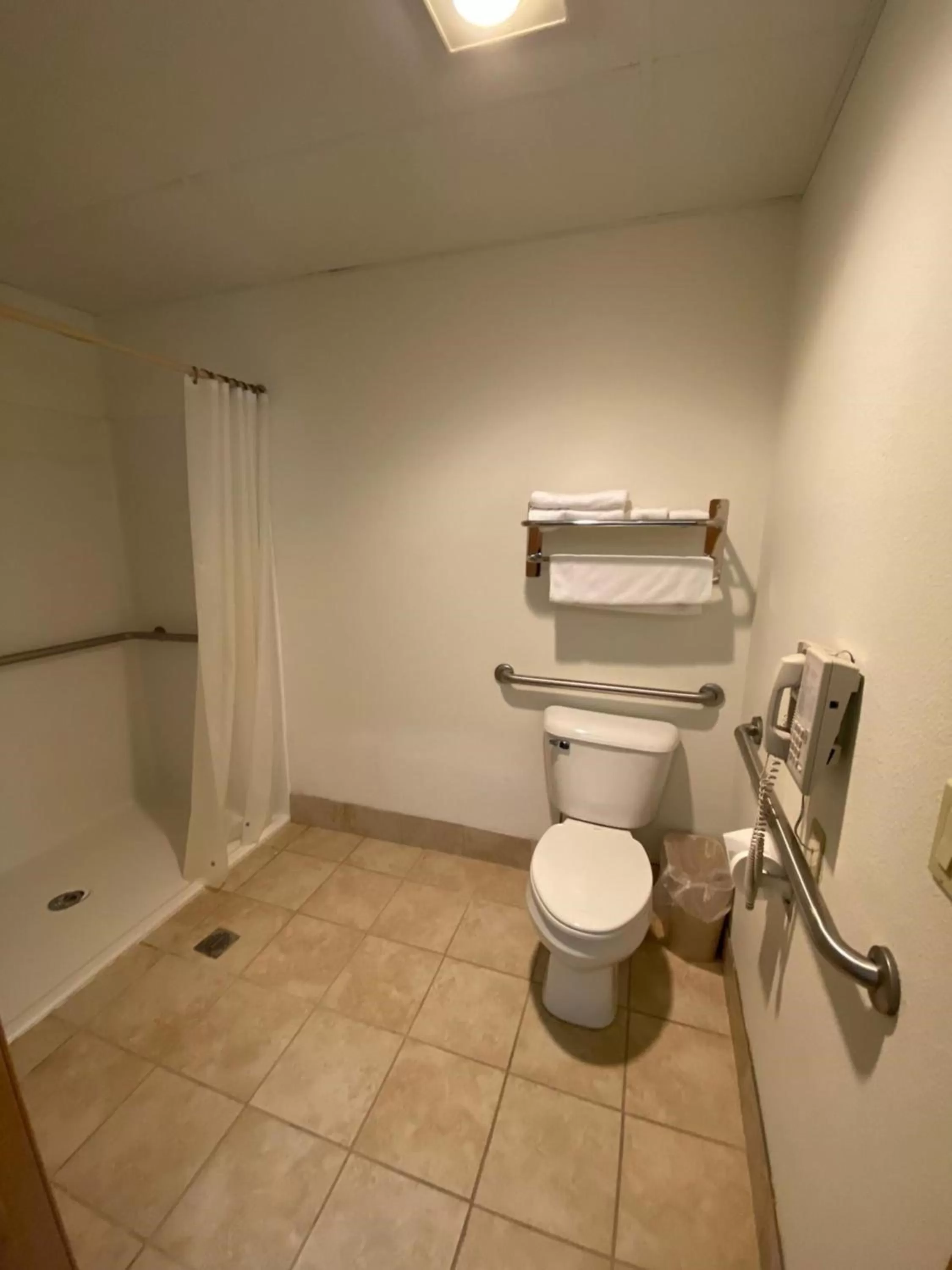 Bathroom in Super 8 by Wyndham Ida Grove