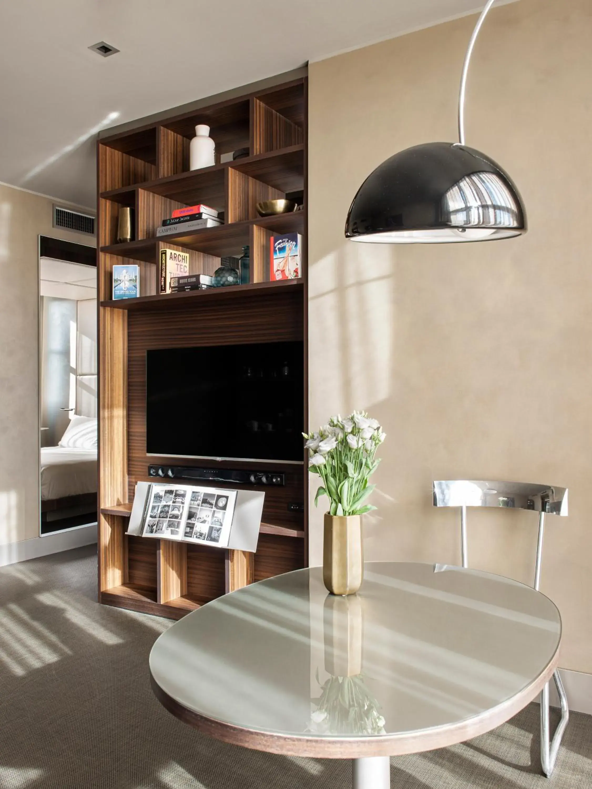 Bed, TV/Entertainment Center in ME Milan Il Duca