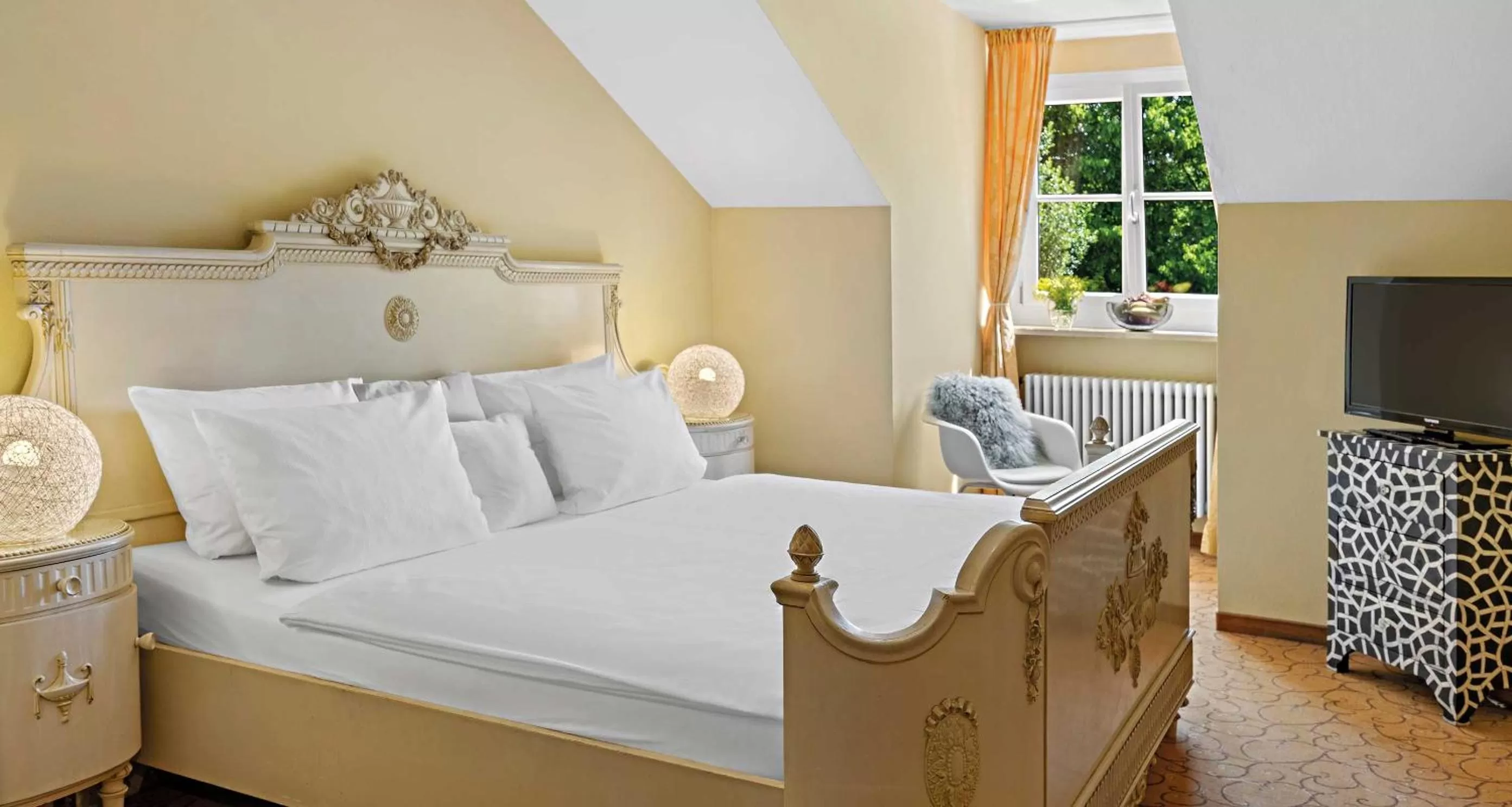 Bed in Hotel St Leonhard