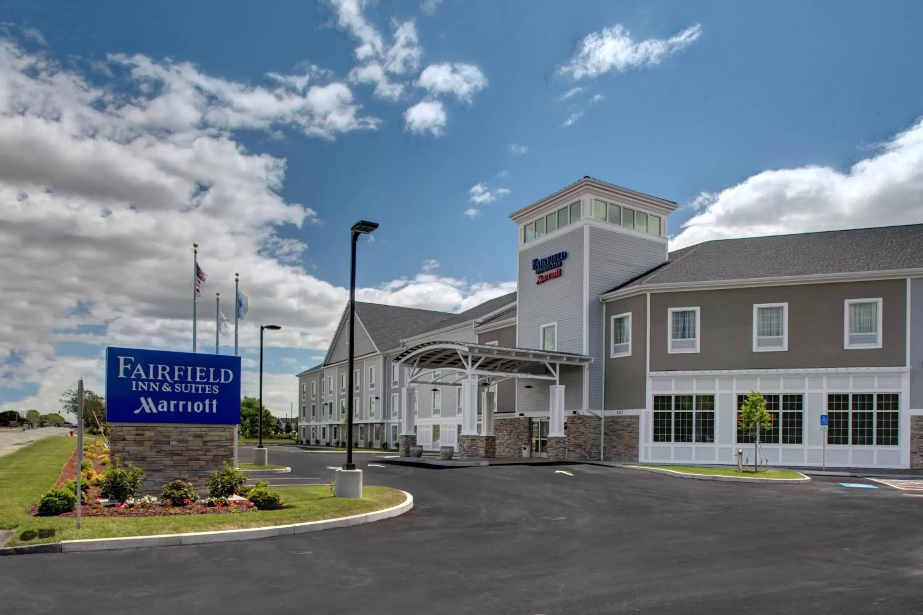 Property Building in Fairfield Inn & Suites by Marriott Cape Cod Hyannis