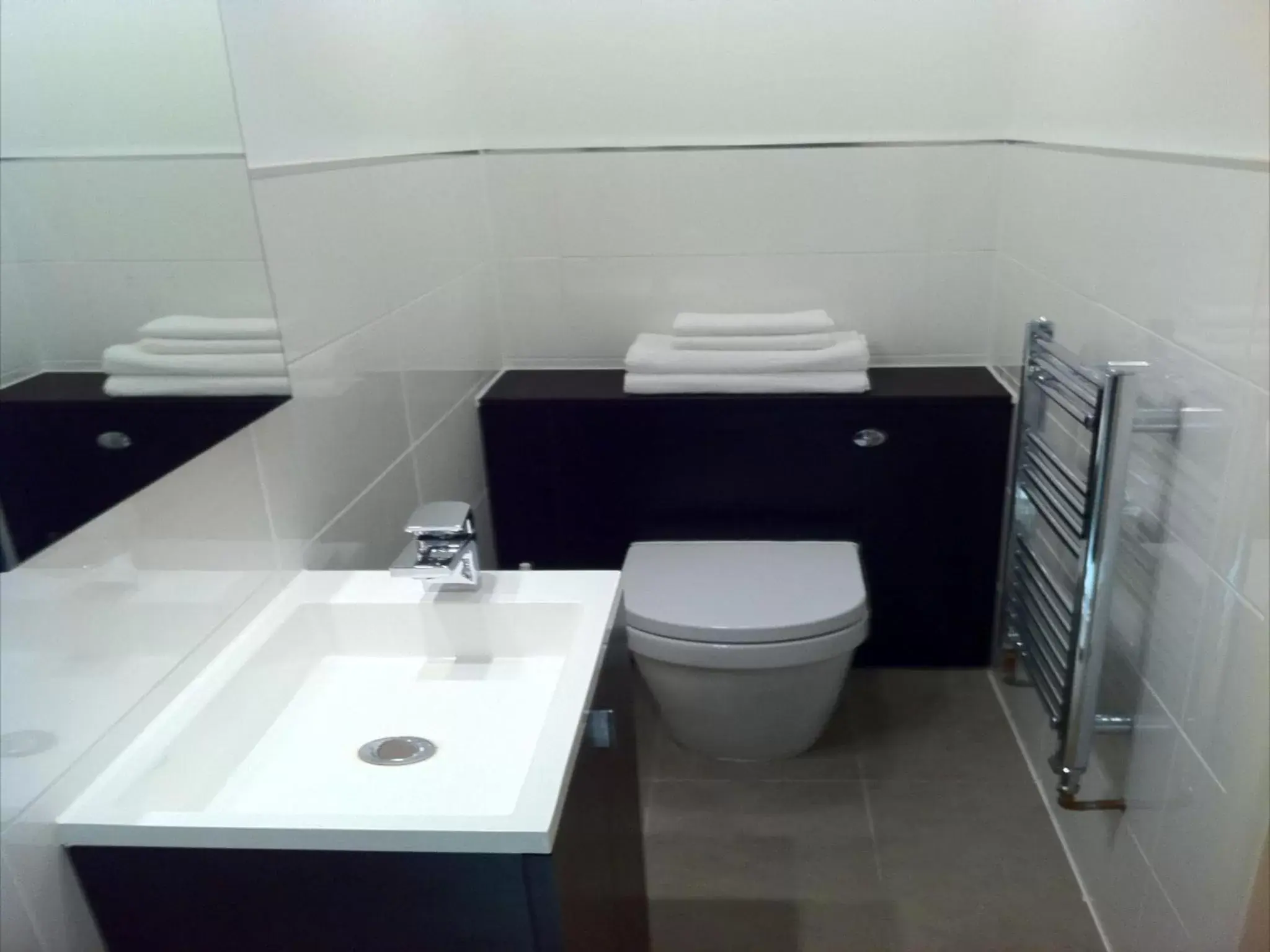 Bathroom in Lyall Apartment Hotel