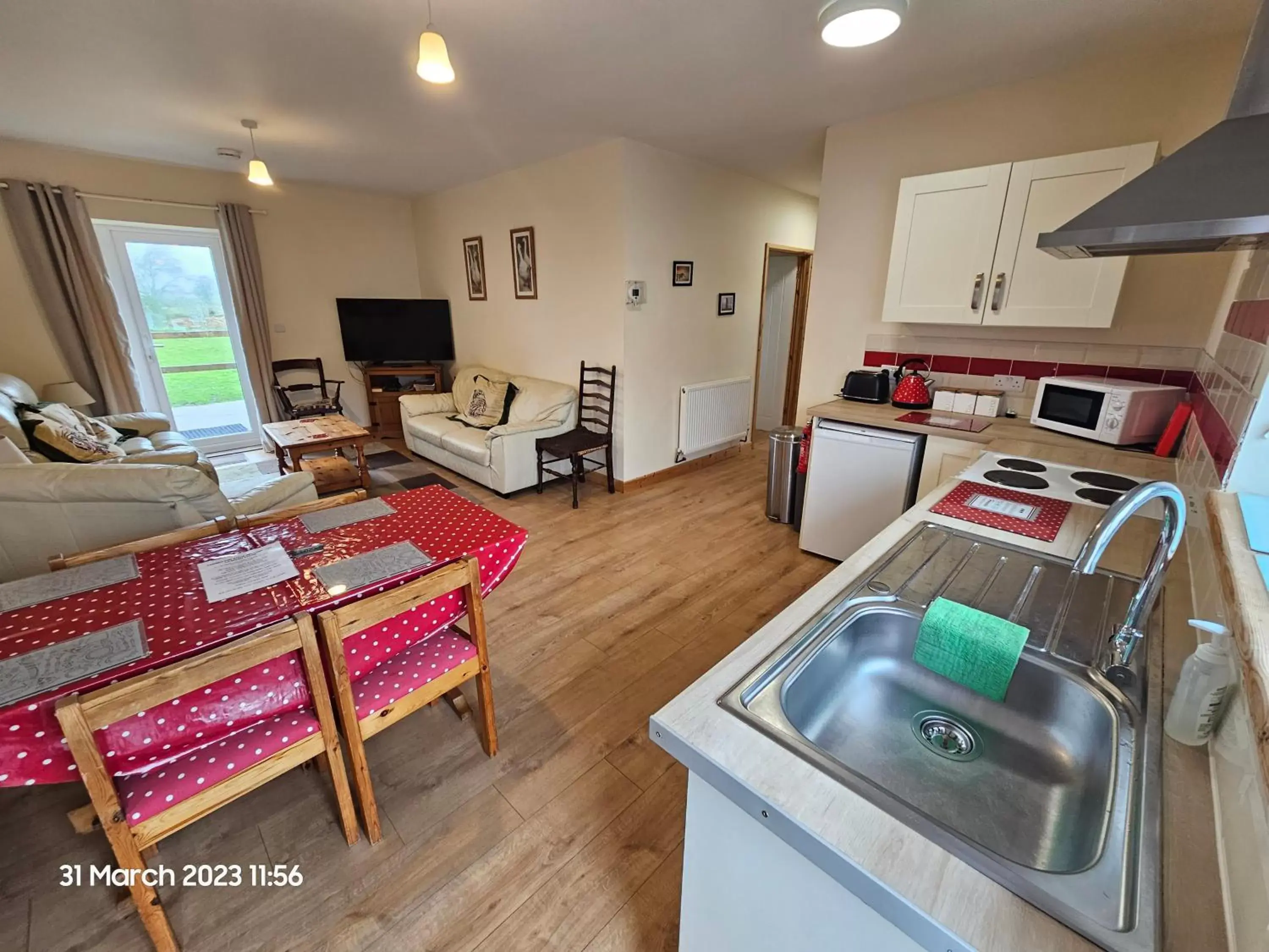 TV and multimedia, Kitchen/Kitchenette in Burnt House Farm