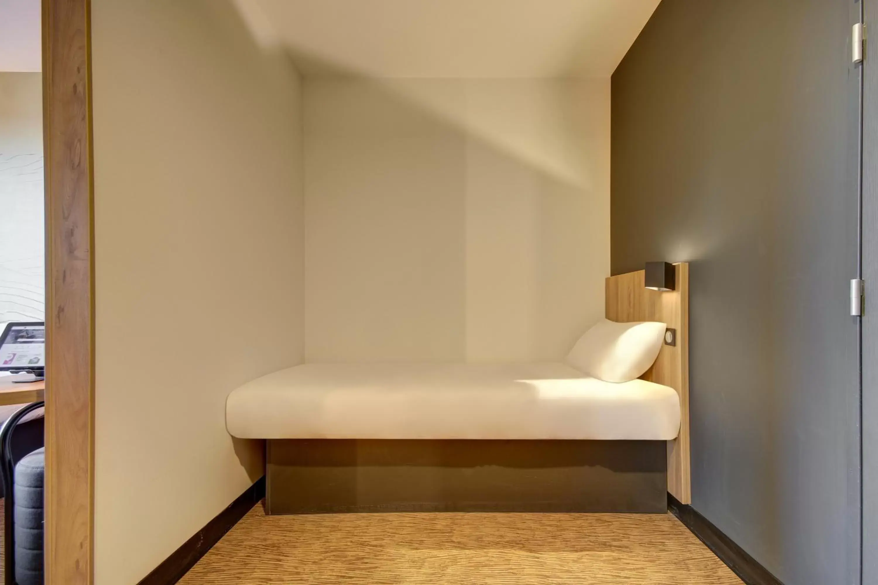 Bedroom, Bed in B&B HOTEL Epernay