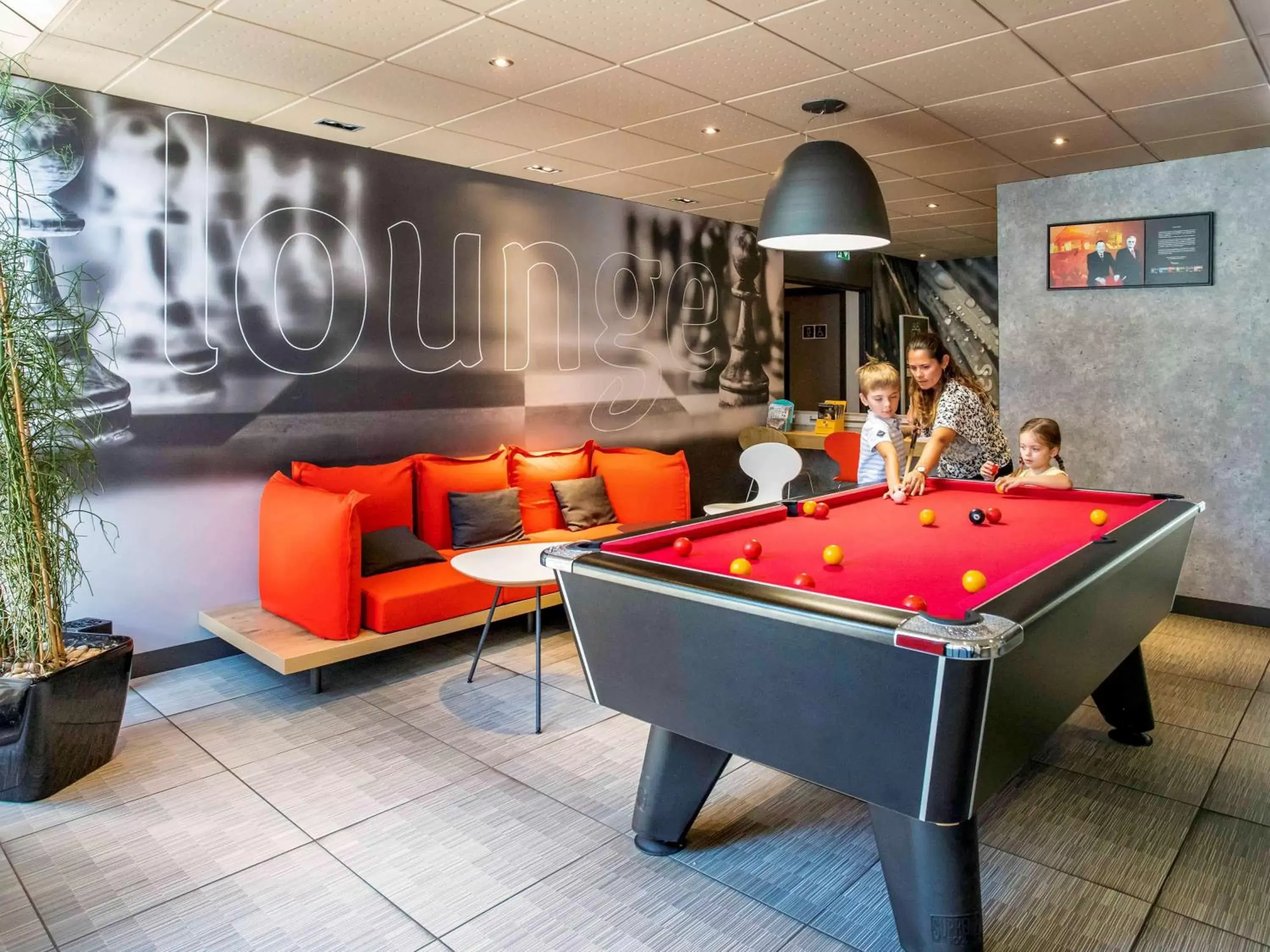 Property building, Billiards in ibis Bourges Centre