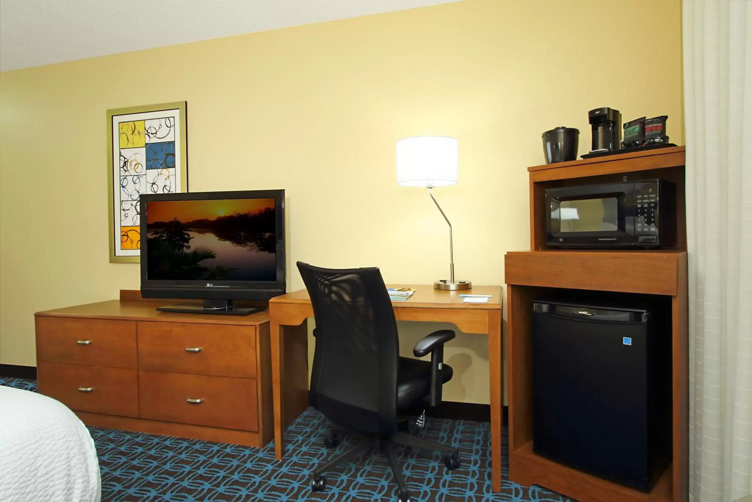 TV and multimedia, TV/Entertainment Center in Comfort Inn & Suites Olathe - Kansas City