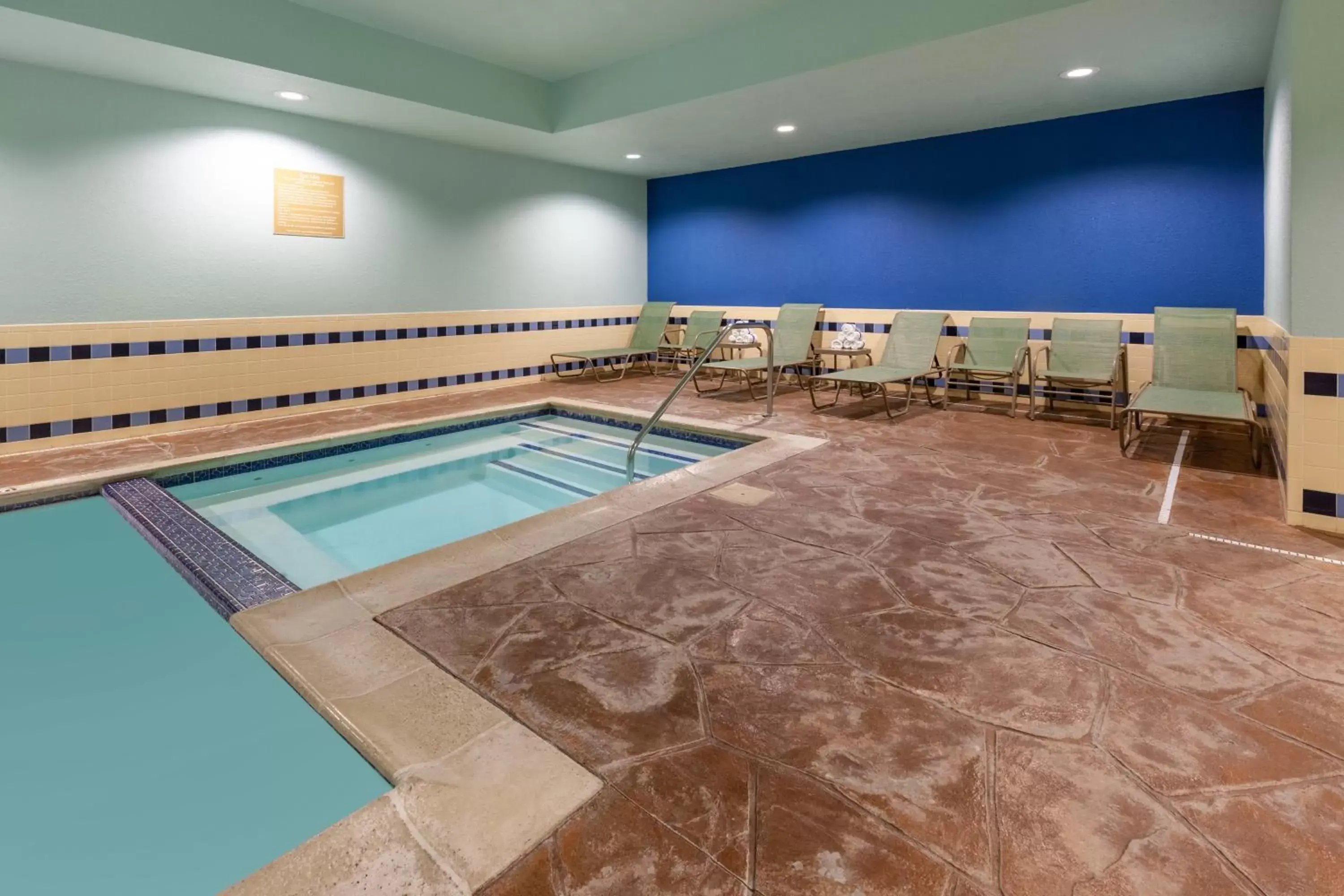 Spa and wellness centre/facilities, Swimming Pool in Candlewood Suites-West Springfield, an IHG Hotel