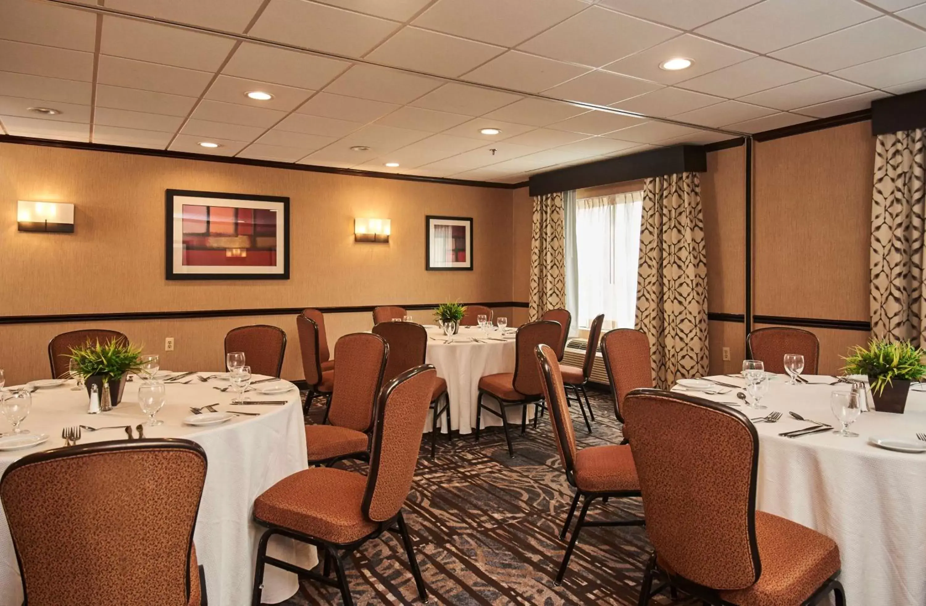 Meeting/conference room, Restaurant/Places to Eat in DoubleTree by Hilton Princeton