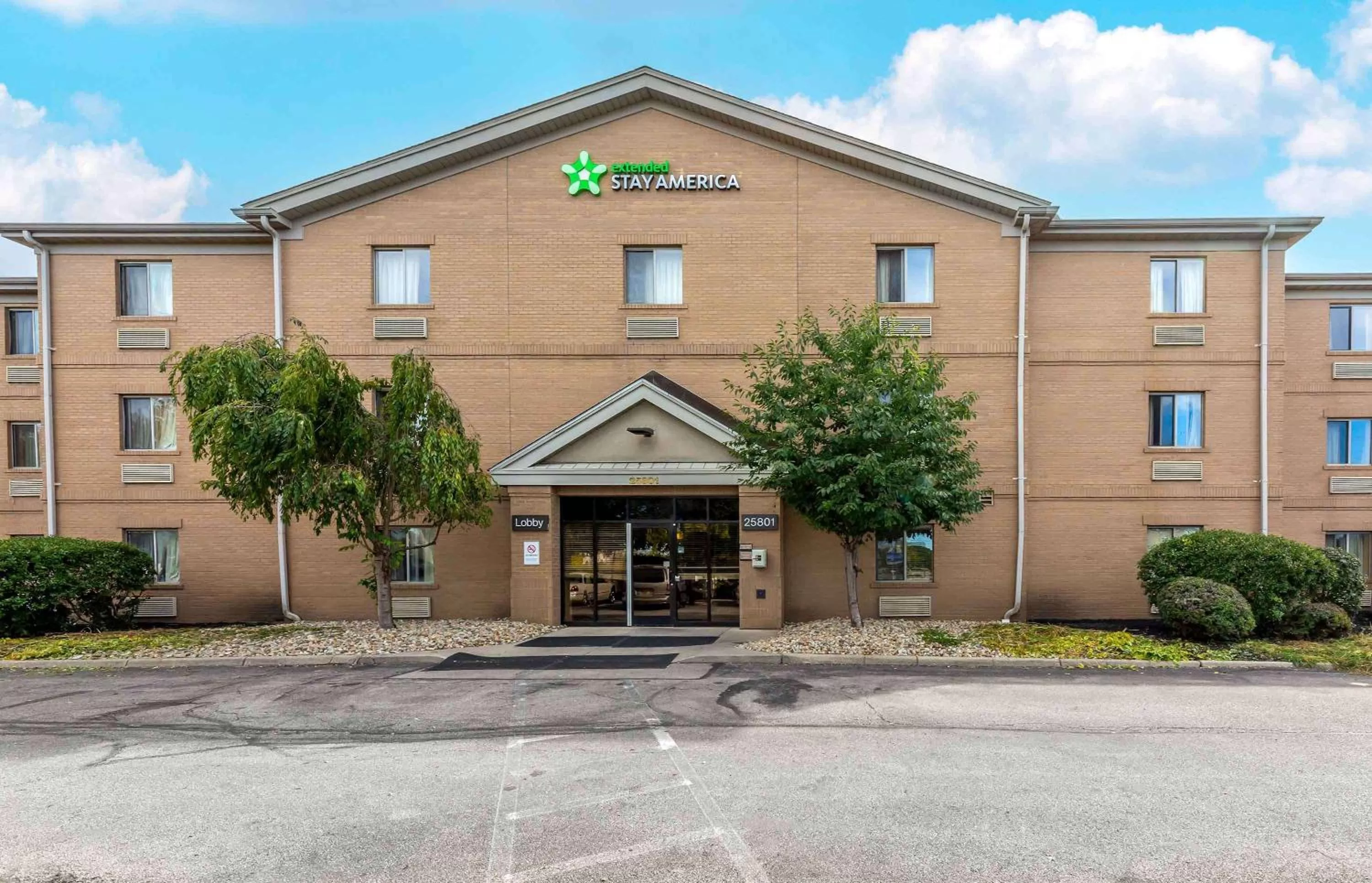 Property building in Extended Stay America Suites - Cleveland - Great Northern Mall