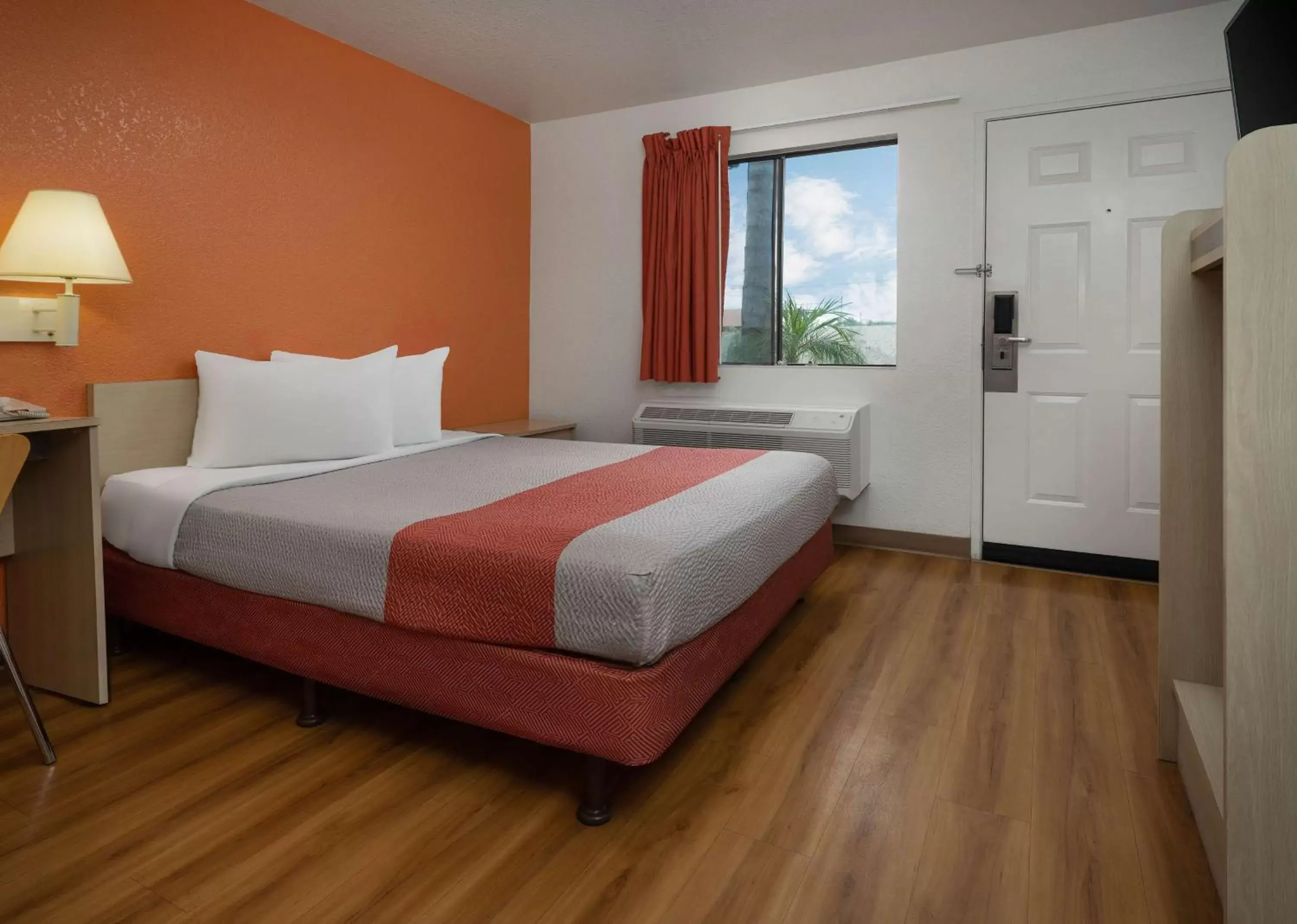 Bedroom, Bed in Motel 6-Buena Park, CA - Knotts Berry Farm - Disneyland