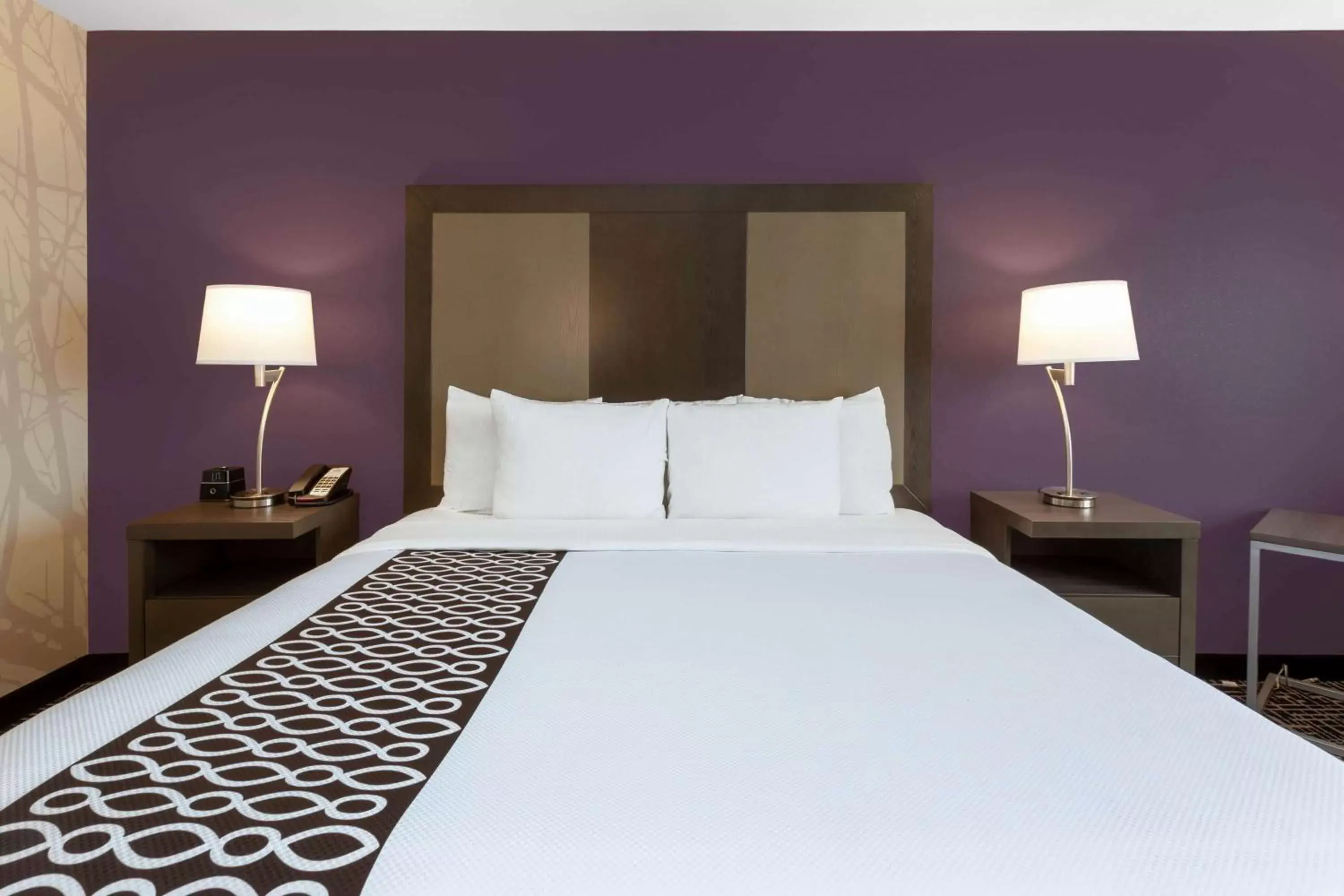 Photo of the whole room, Bed in La Quinta by Wyndham Wichita Airport