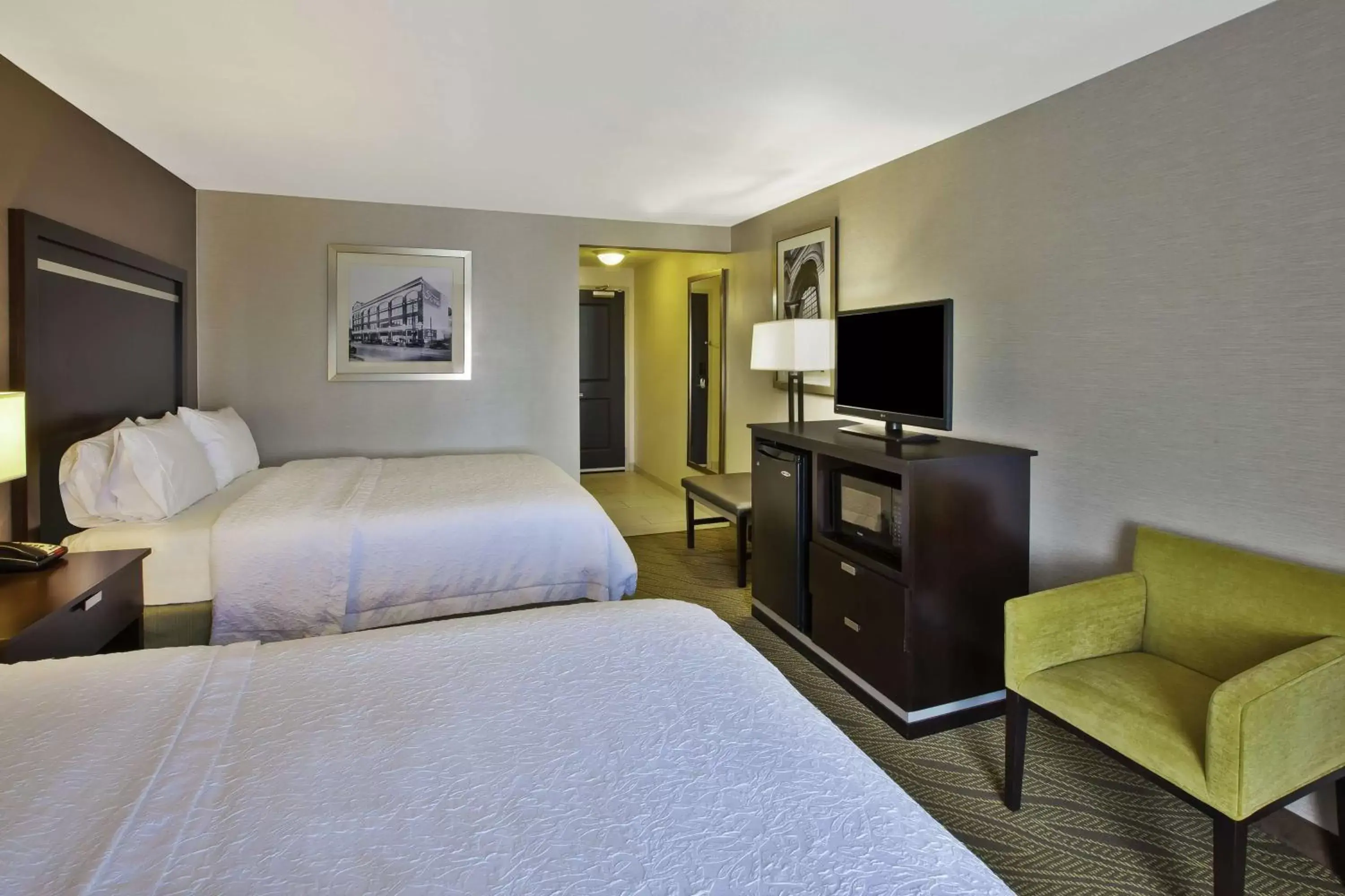 Bedroom, TV/Entertainment Center in Hampton Inn & Suites - Elyria