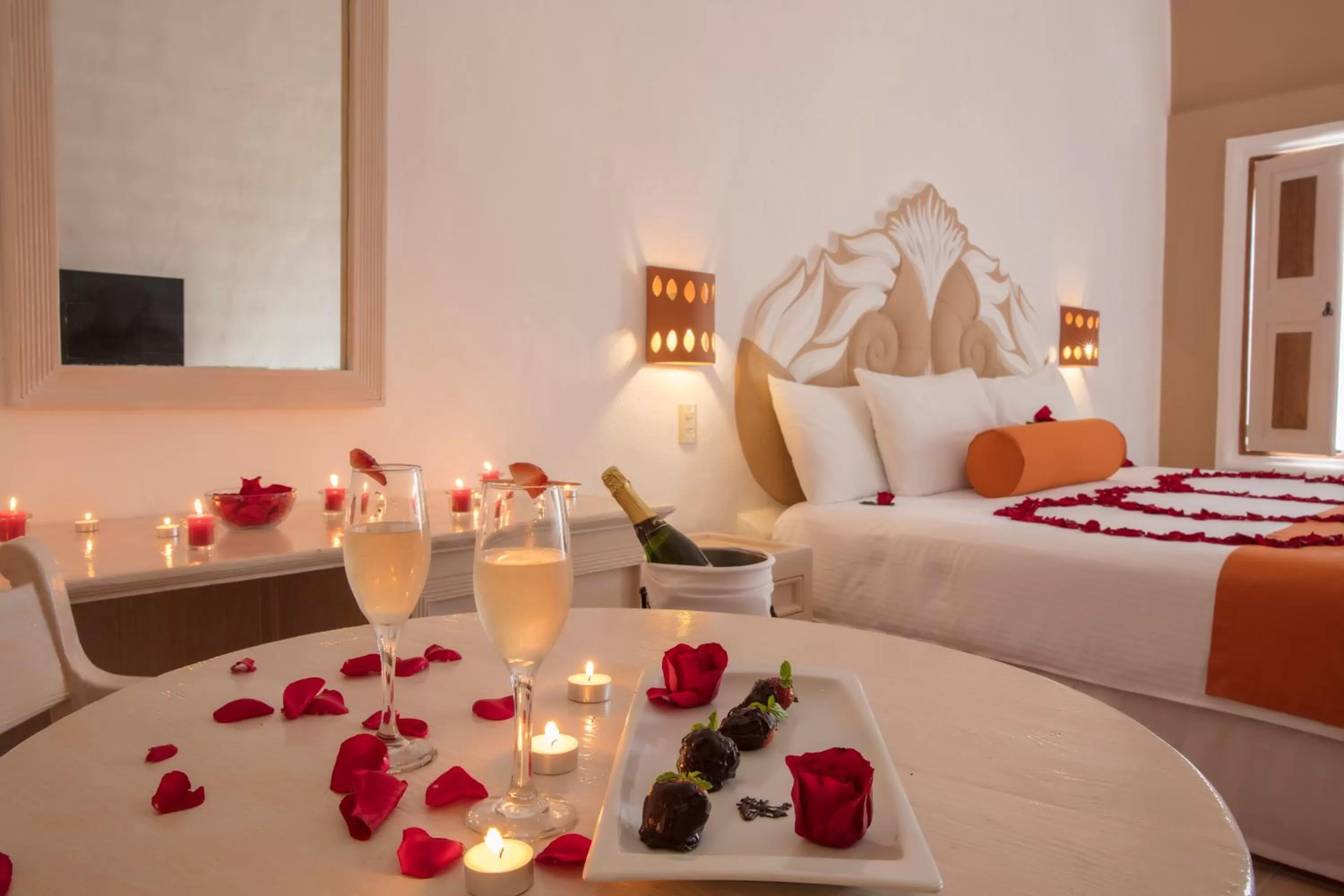 Food and drinks, Bed in Flamingo Vallarta Hotel & Marina