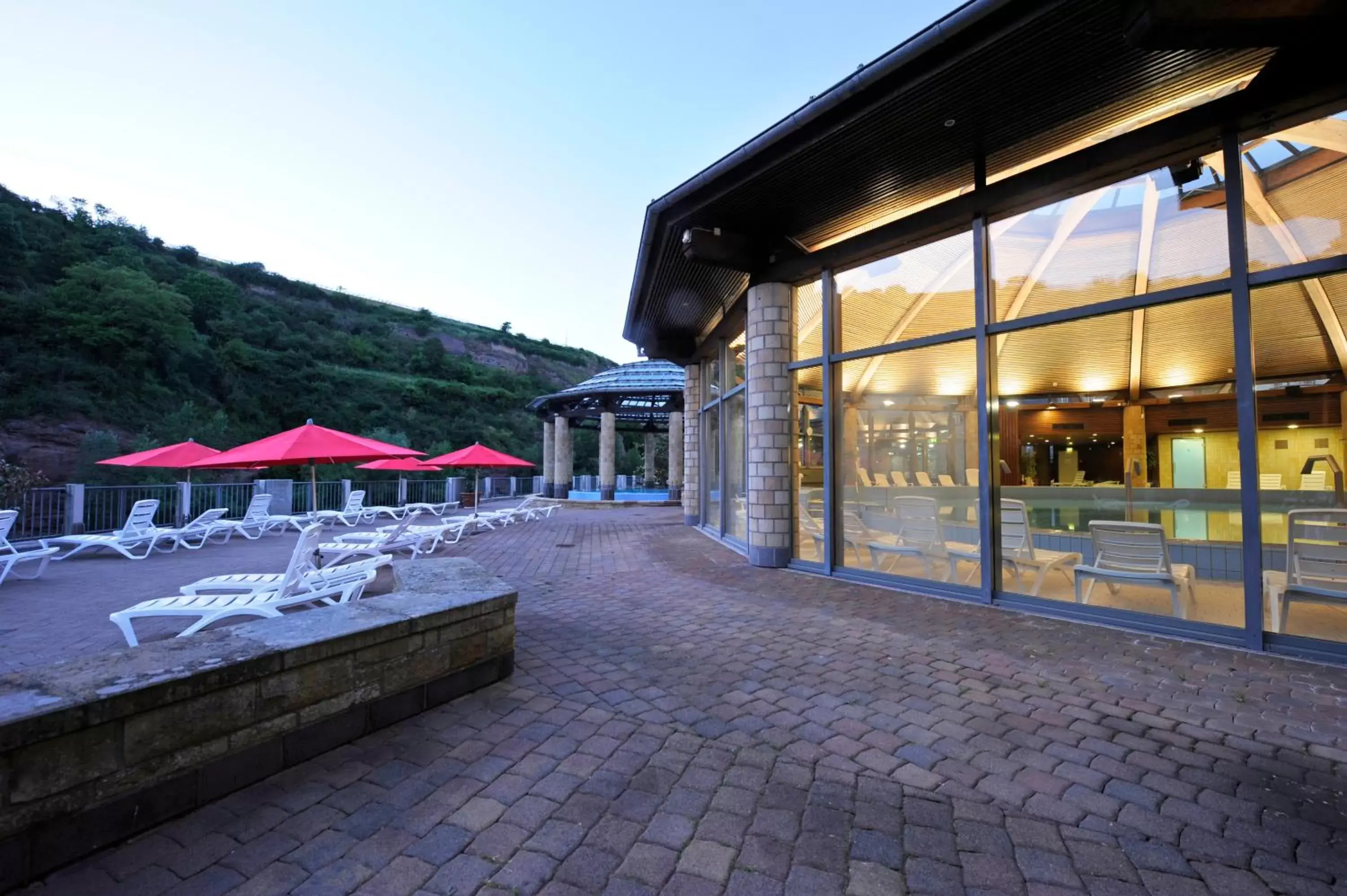 Pool view, Property Building in PK Parkhotel Kurhaus