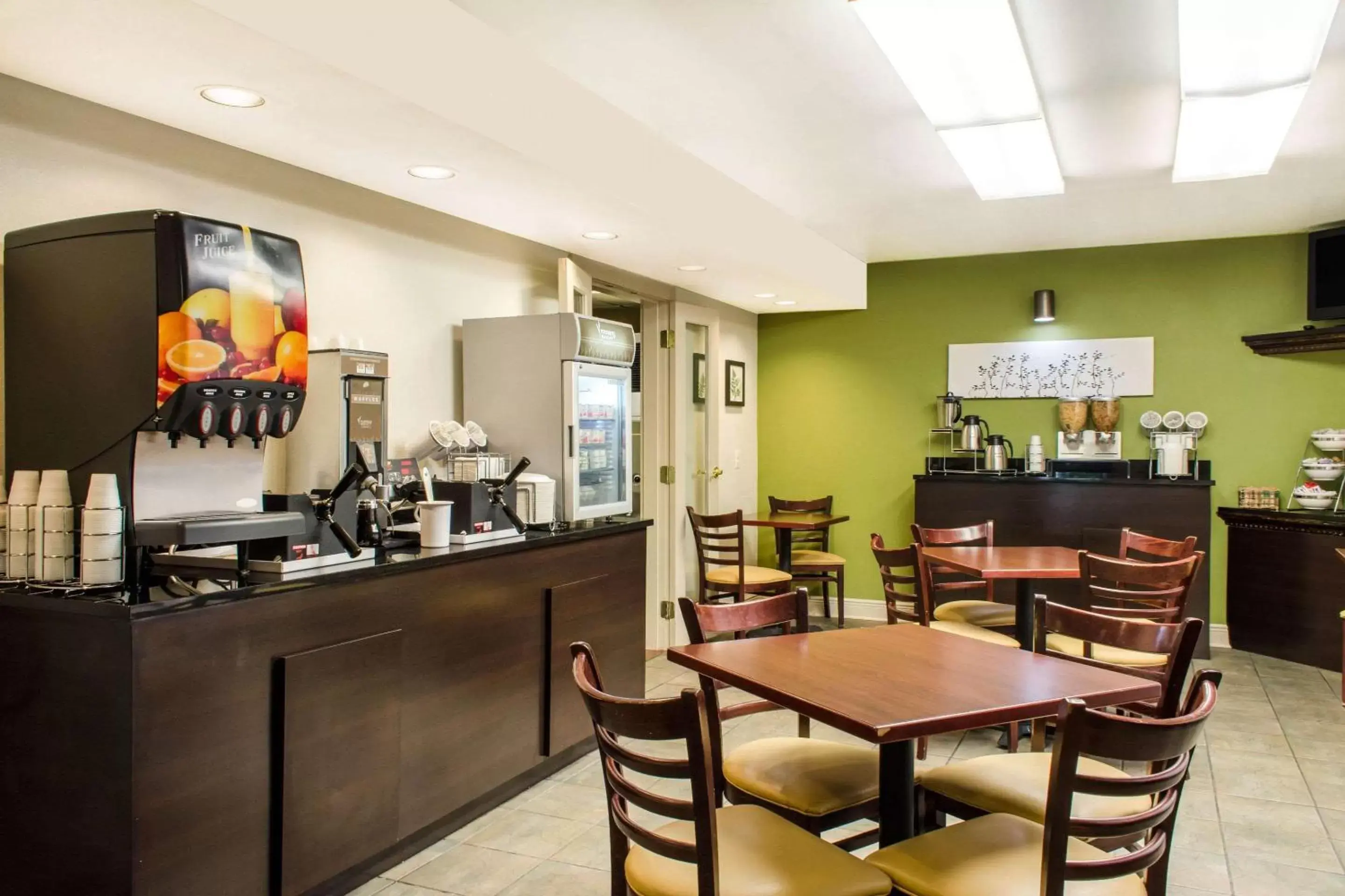 Restaurant/Places to Eat in Sleep Inn & Suites Metairie