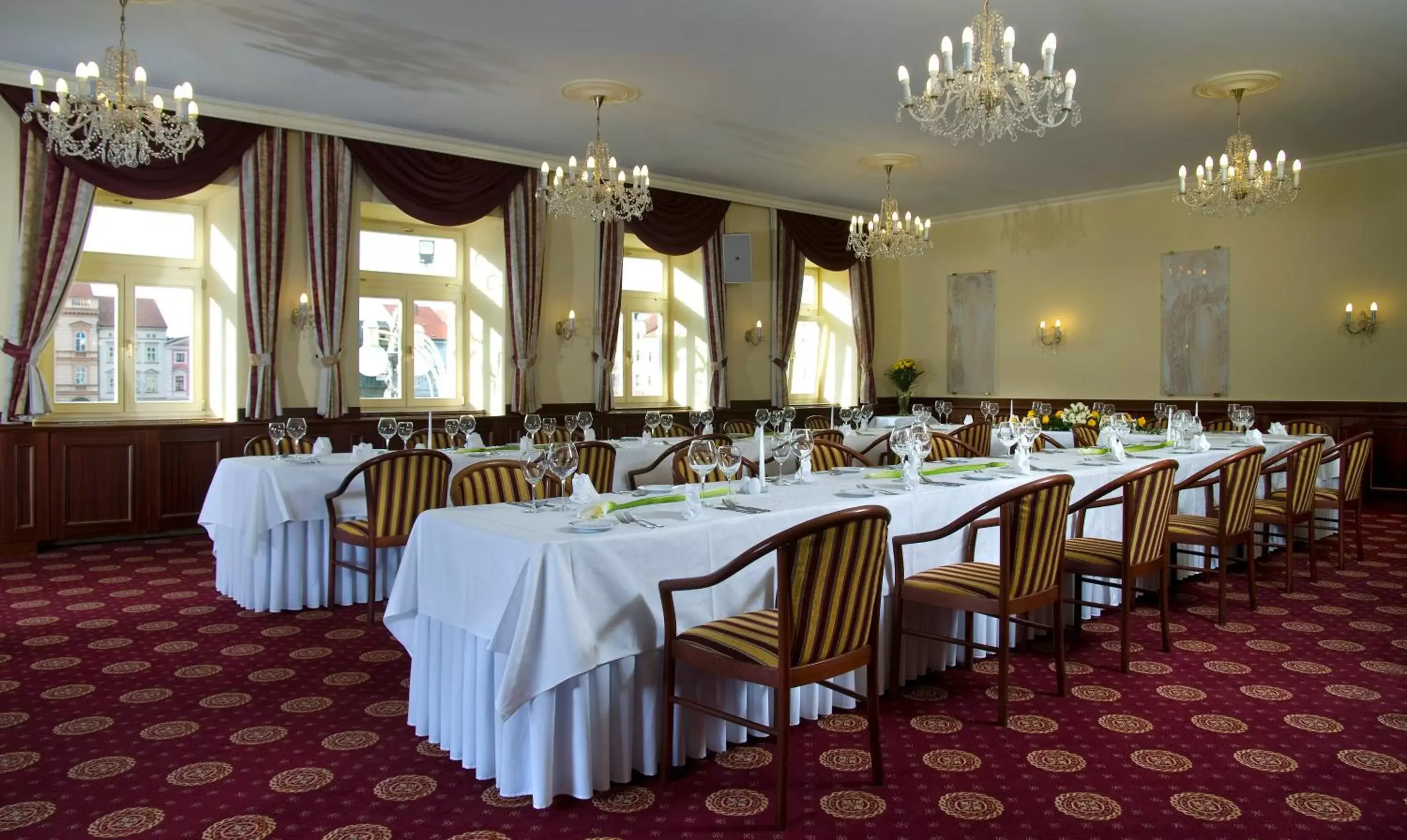 Business facilities, Restaurant/Places to Eat in Grandhotel Zvon