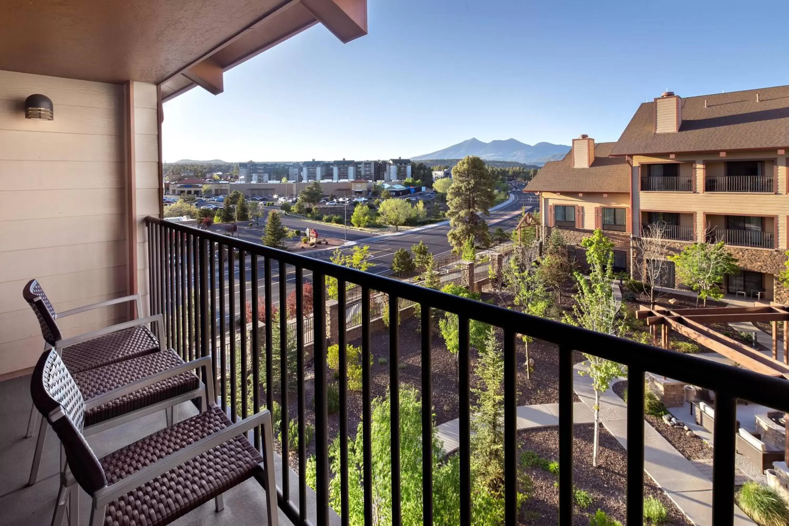 Photo of the whole room in Courtyard Flagstaff