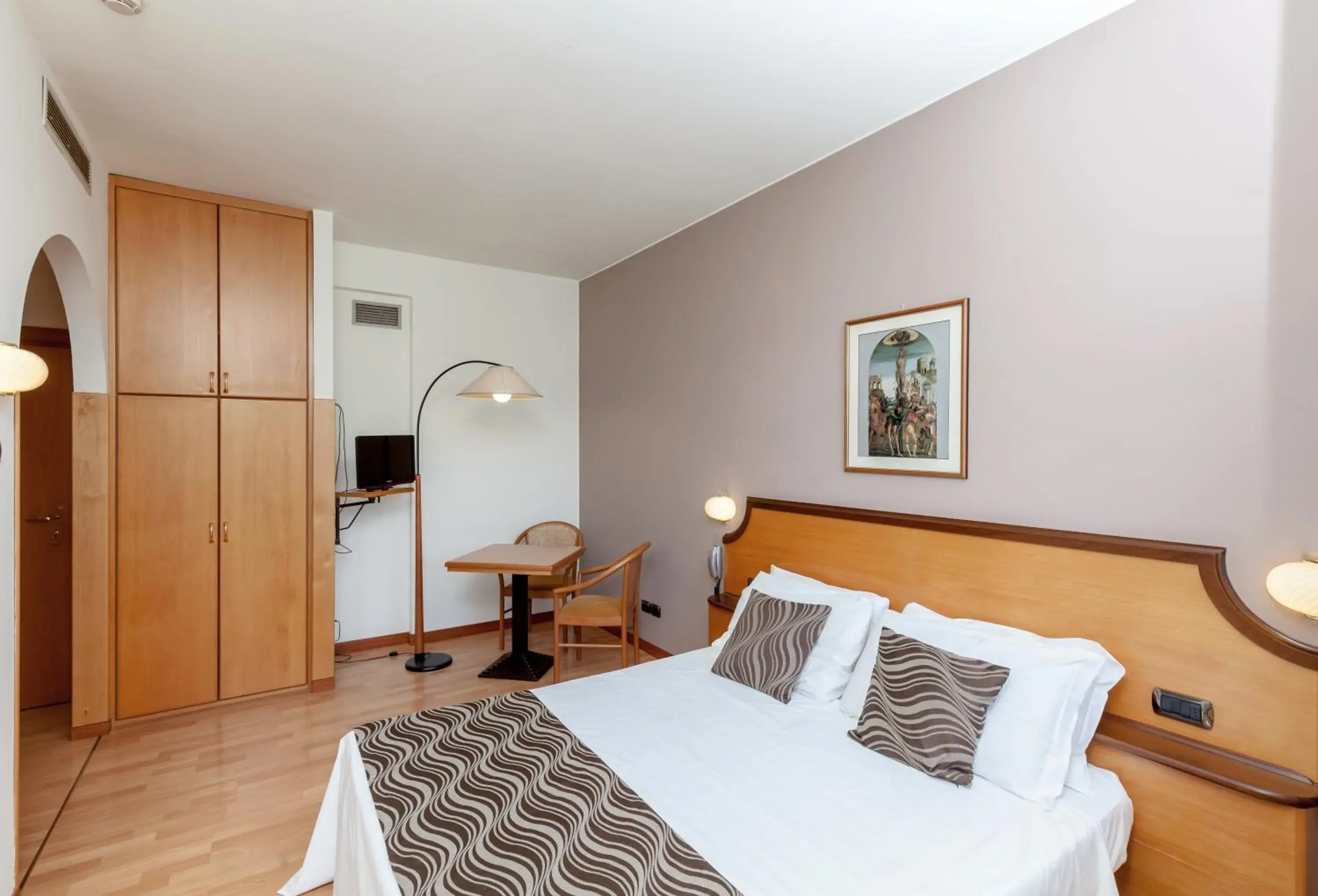 Bed in Hotel Tevere Perugia Bed in Hotel Tevere Perugia