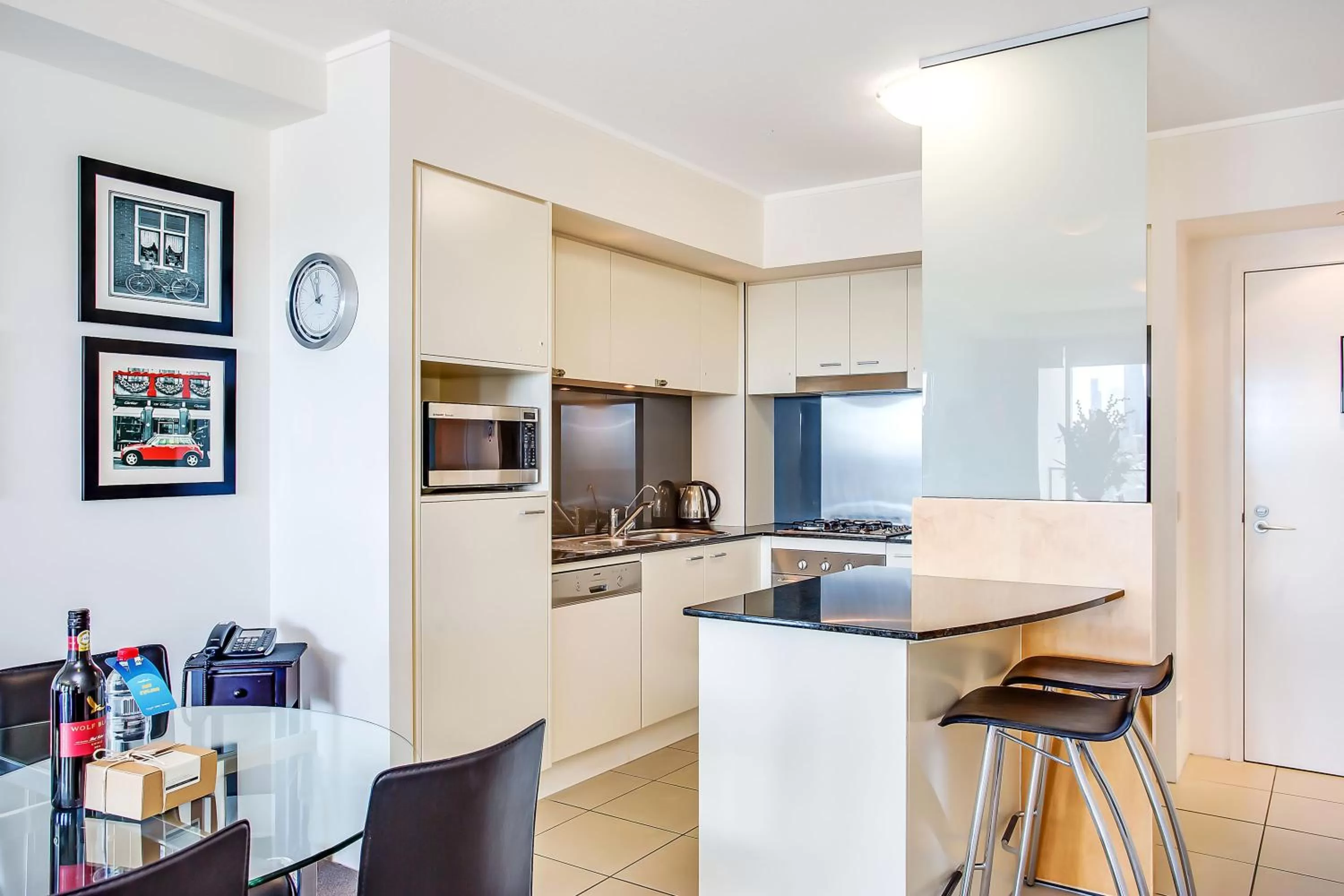 Coffee/tea facilities in Mantra Broadbeach on the Park