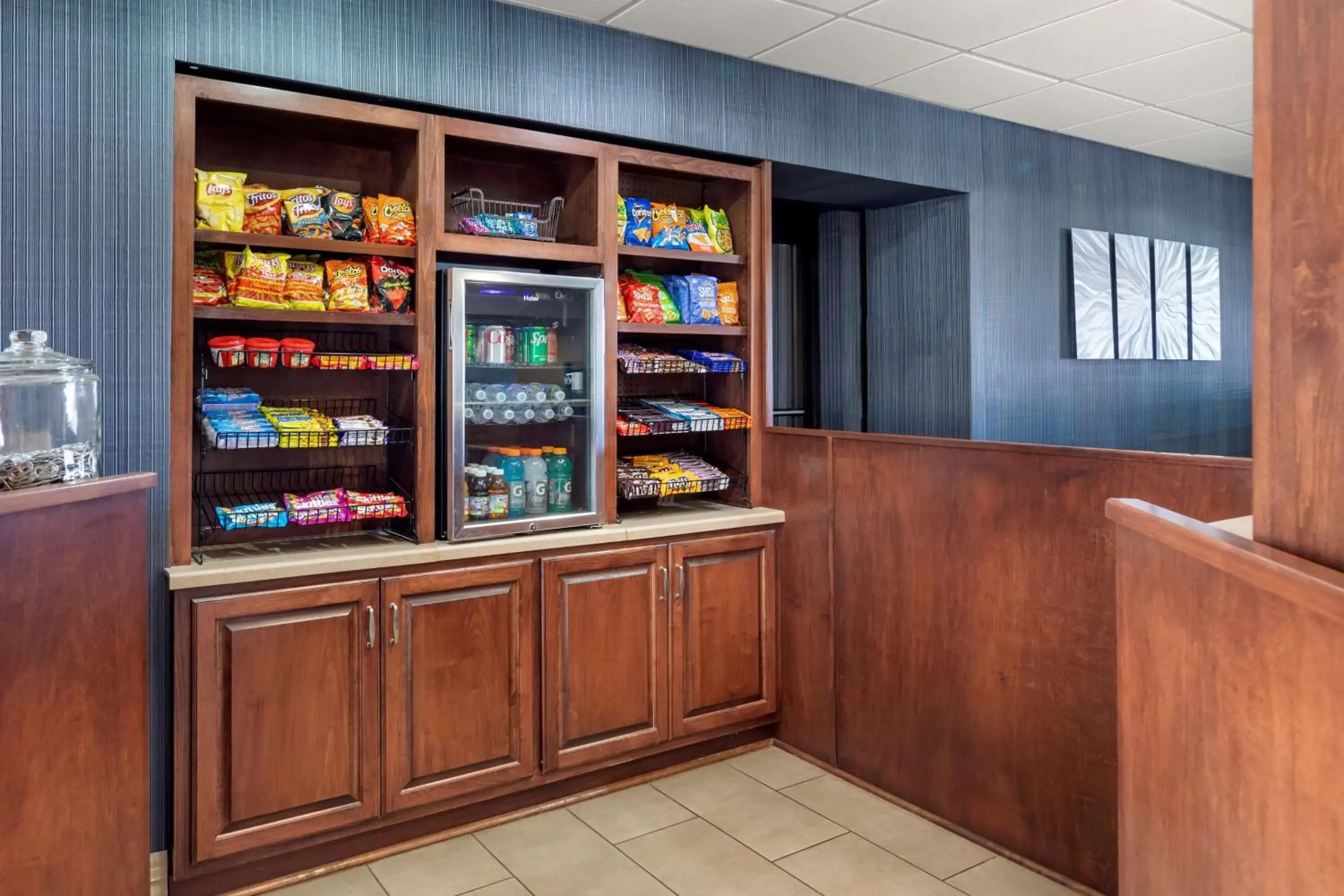 Property building in Best Western Plus Madison-Huntsville Hotel Property building in Best Western Plus Madison-Huntsville Hotel