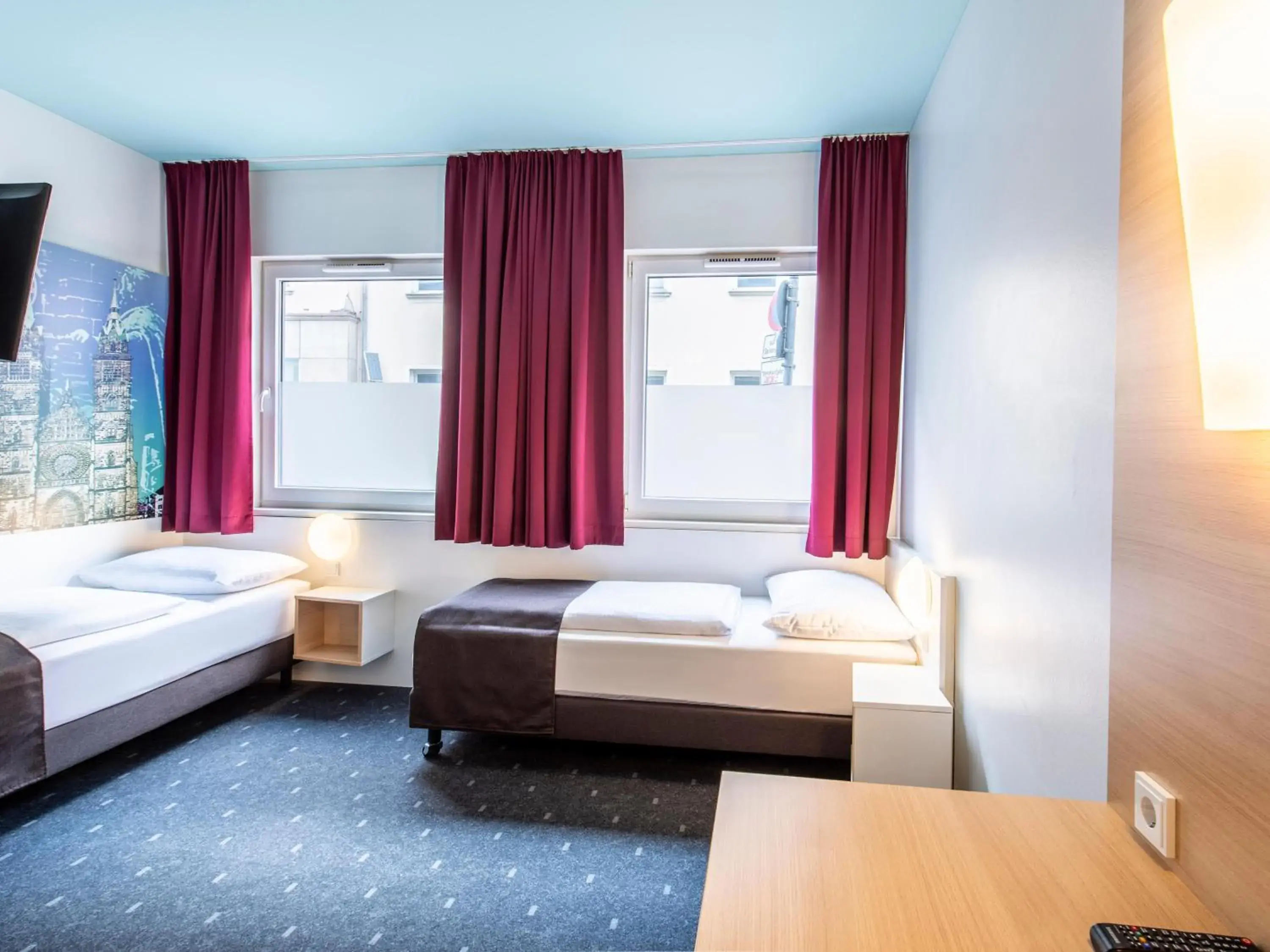 Photo of the whole room, Bed in B&B Hotel Nürnberg-City