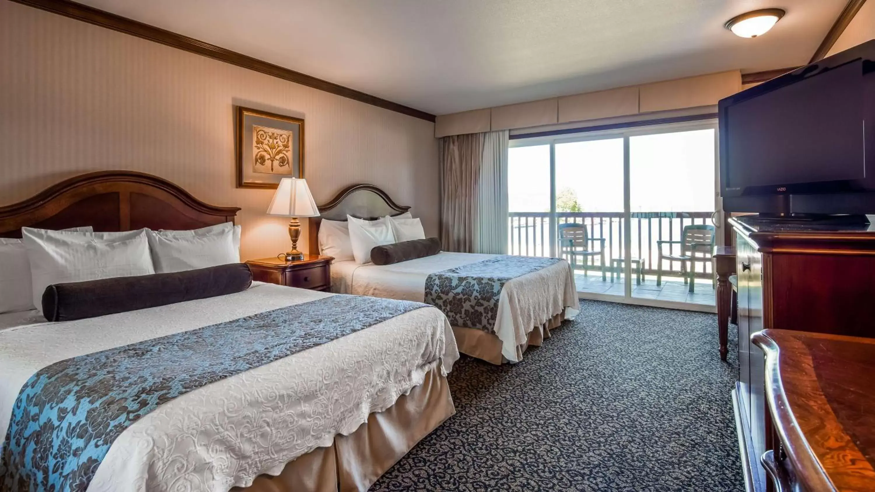 Photo of the whole room, Bed in Best Western Edgewater Resort