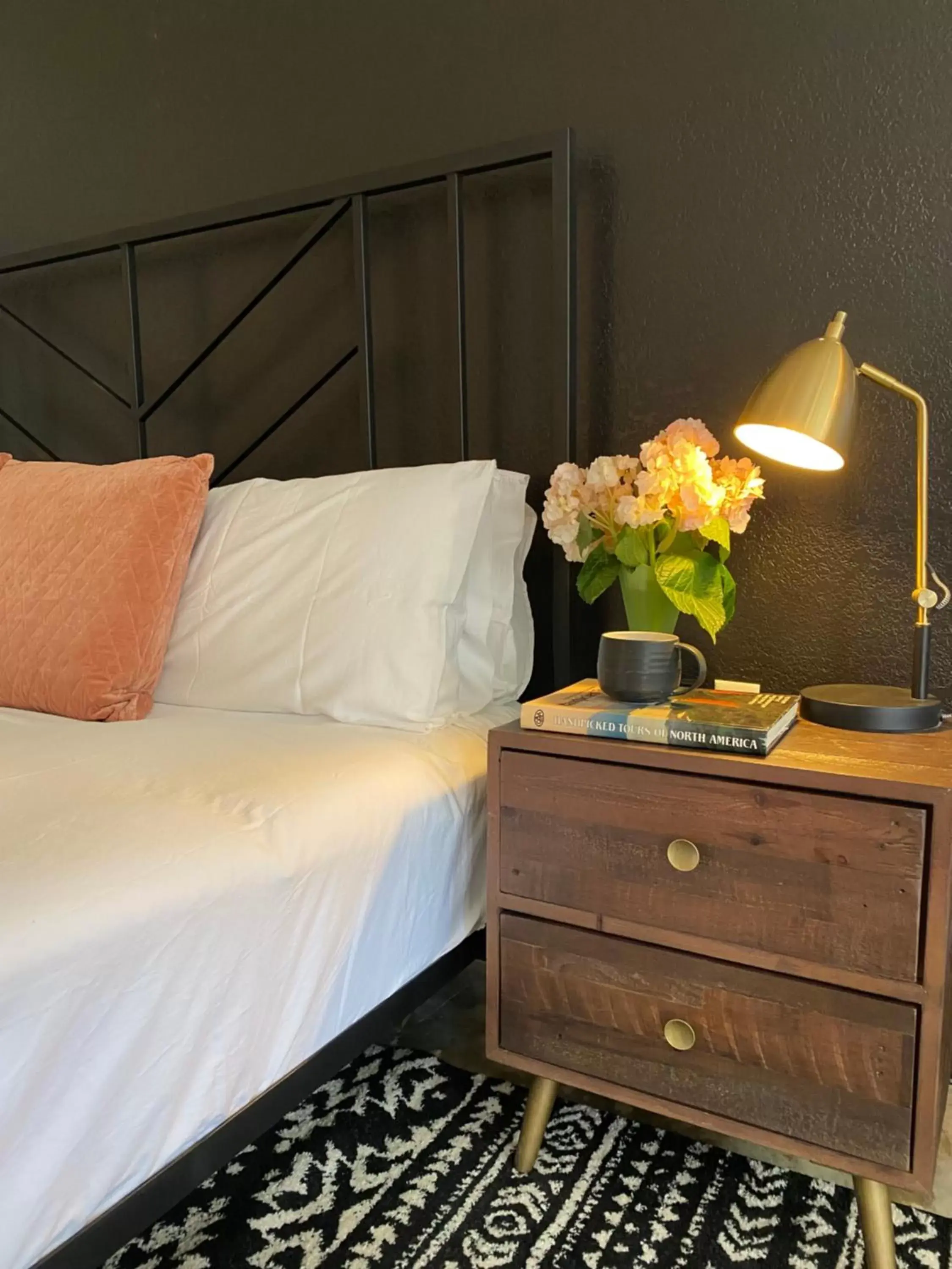 Bed in Wimberley Inn & bar Bed in Wimberley Inn & bar