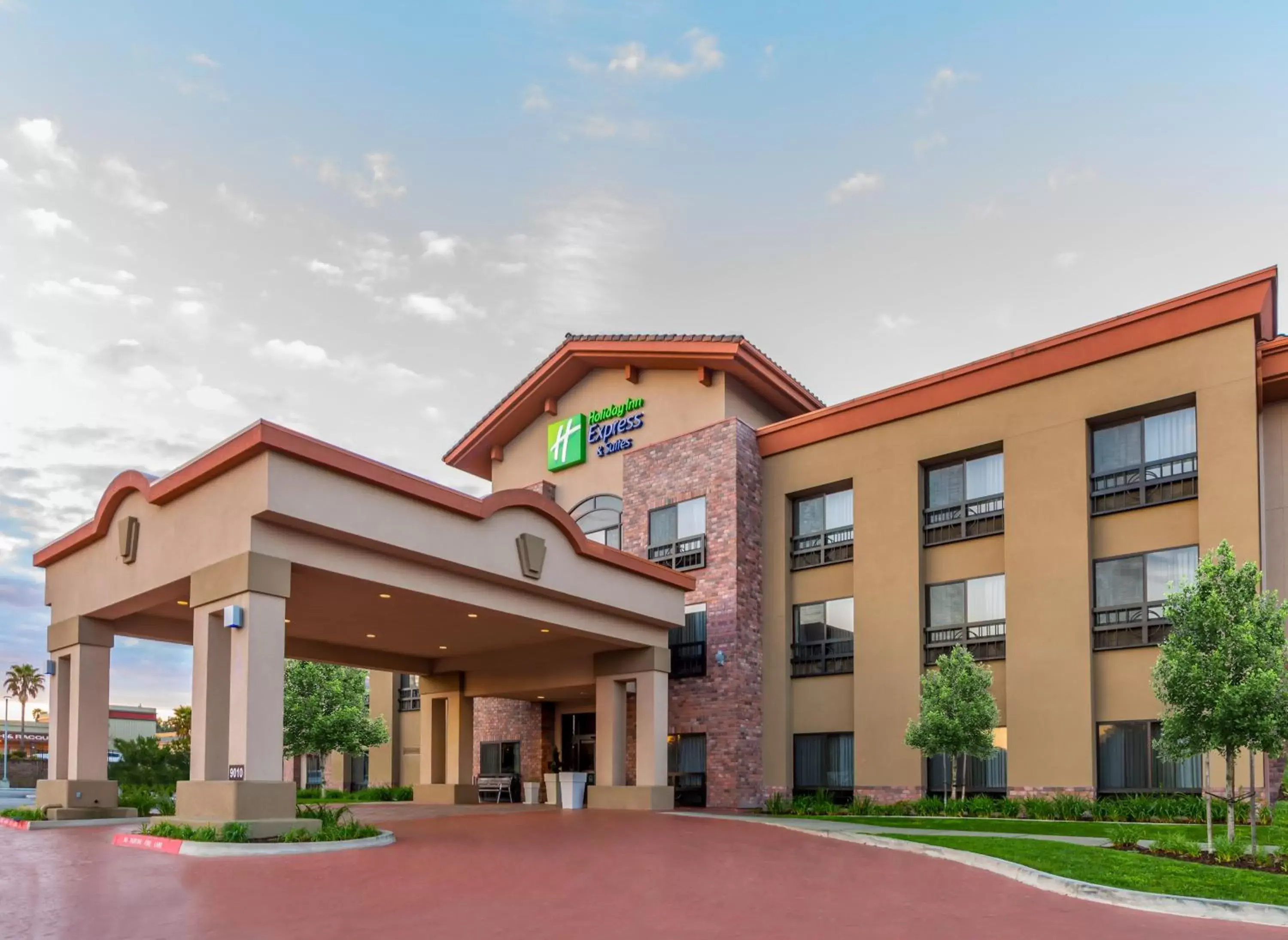 Property Building in Holiday Inn Express Hotel & Suites Atascadero, an IHG Hotel