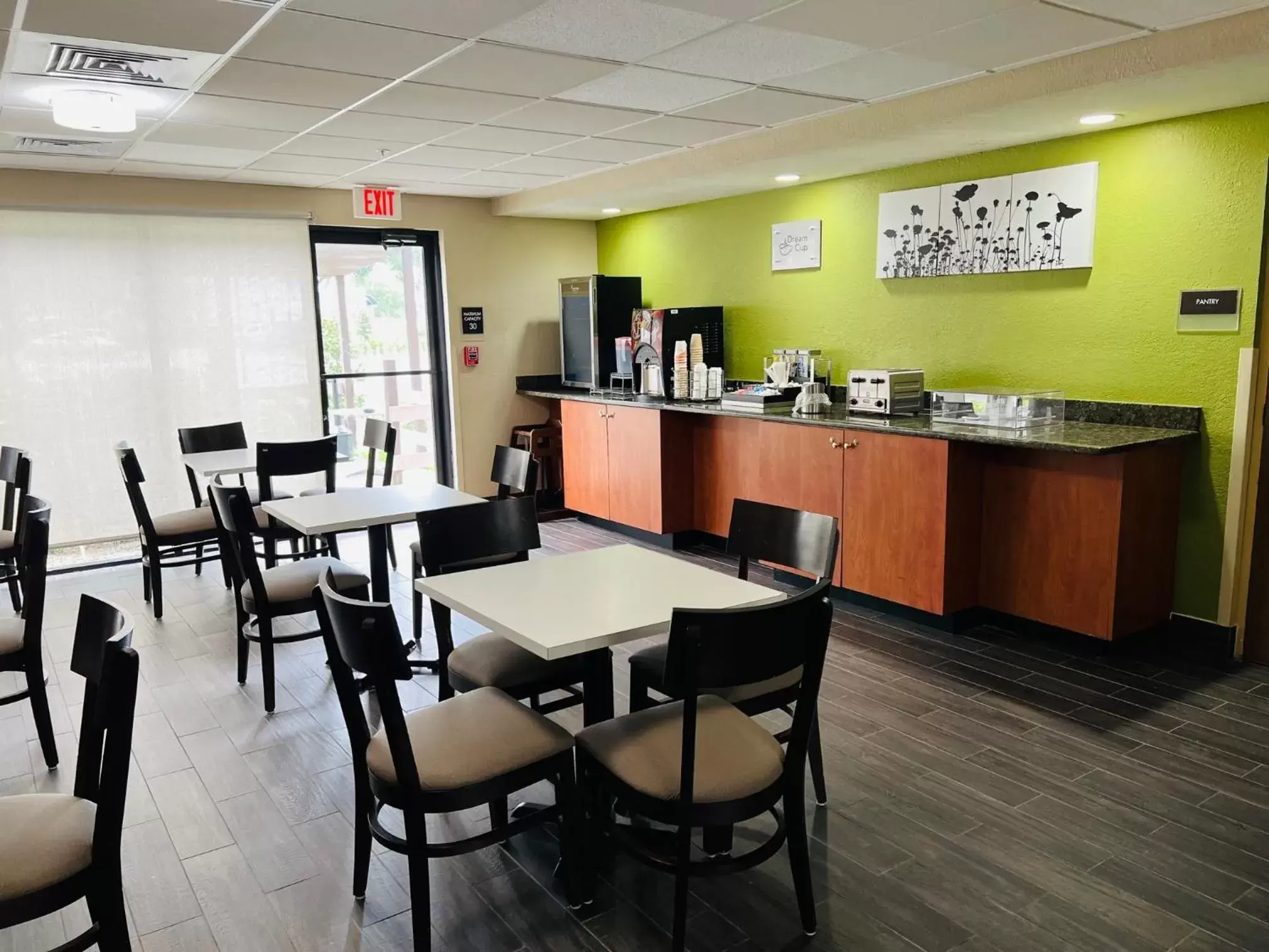 Coffee/tea facilities, Restaurant/Places to Eat in Sleep Inn & Suites Lakeland I-4