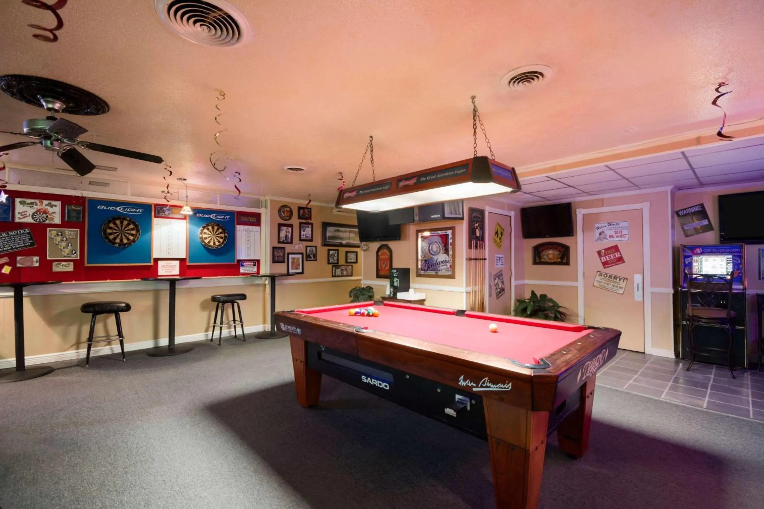 Lounge or bar, Billiards in Days Inn by Wyndham Jacksonville NC