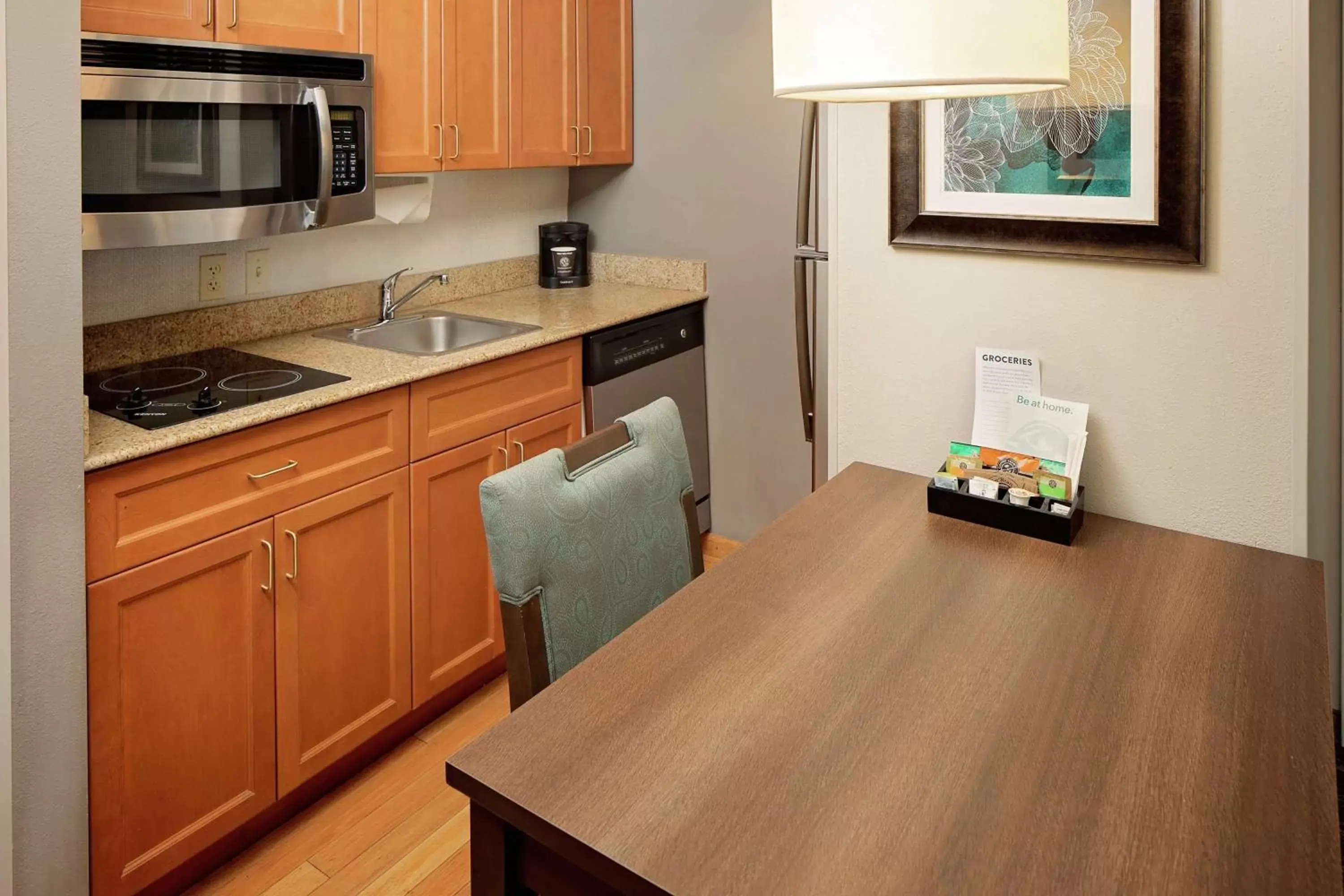 Kitchen or kitchenette, Kitchen/Kitchenette in Homewood Suites by Hilton Cleveland-Solon