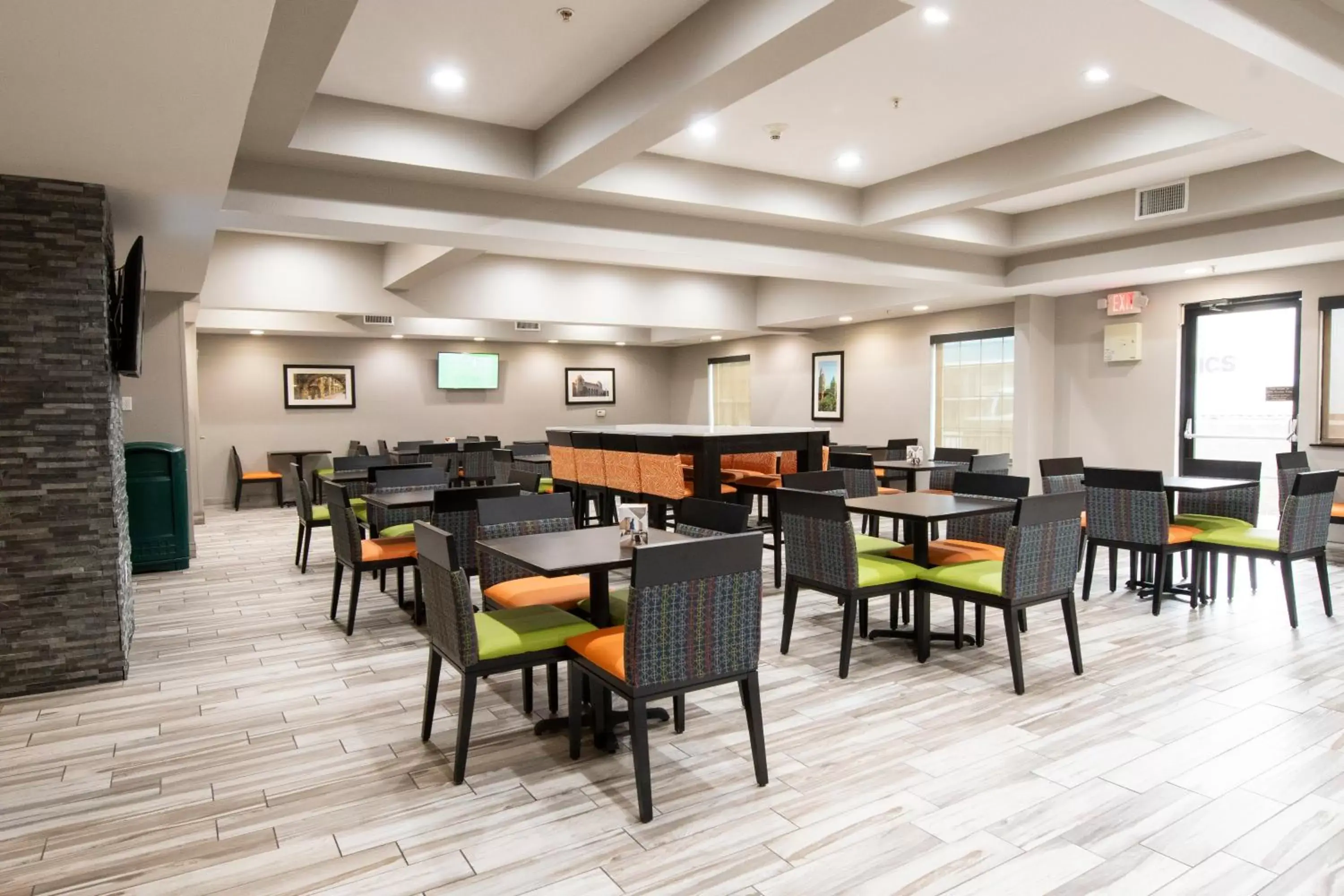 Breakfast, Restaurant/Places to Eat in Comfort Inn & Suites Near Medical Center