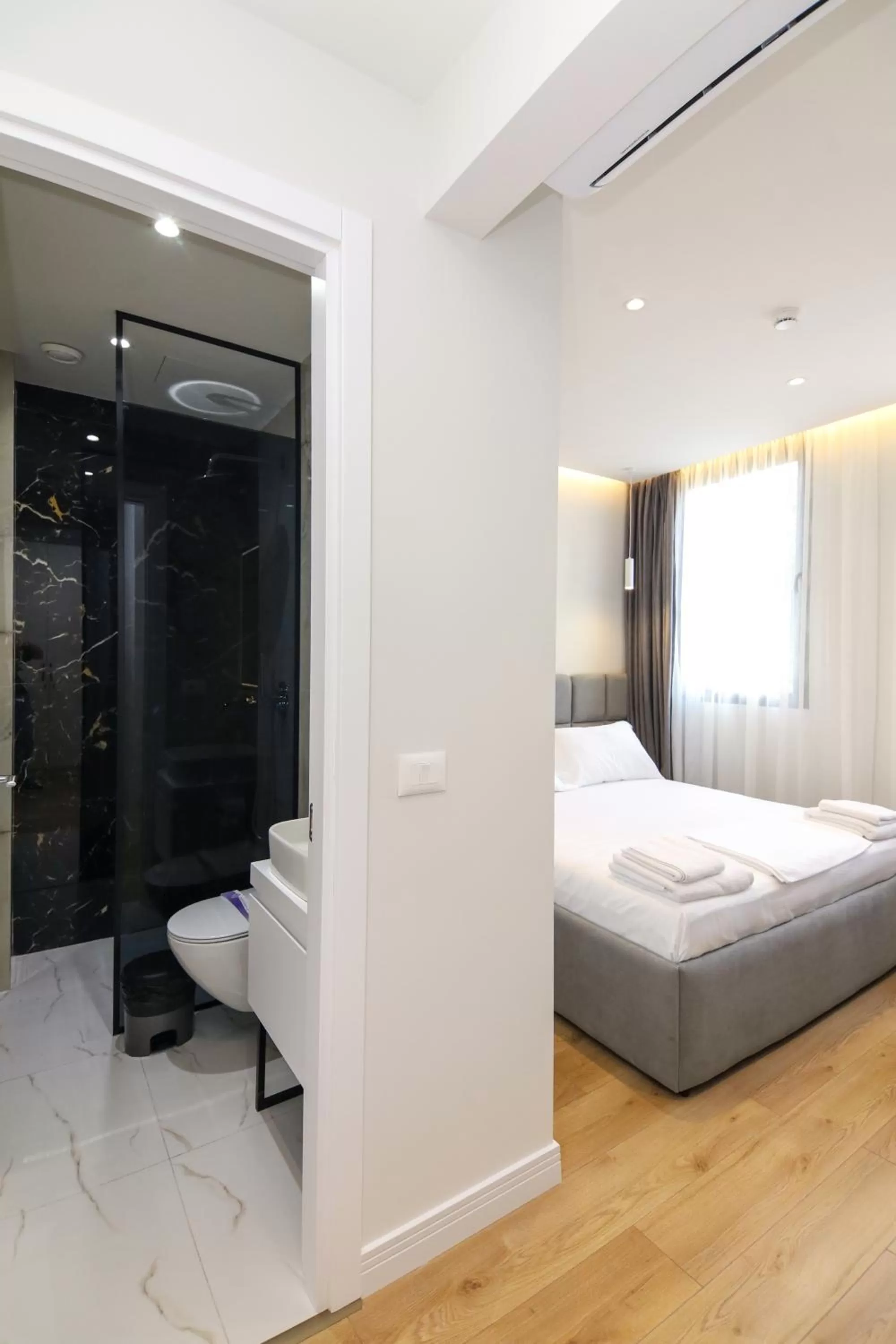 Shower, Bed in N HOTEL CITY CENTER BY NOSHI