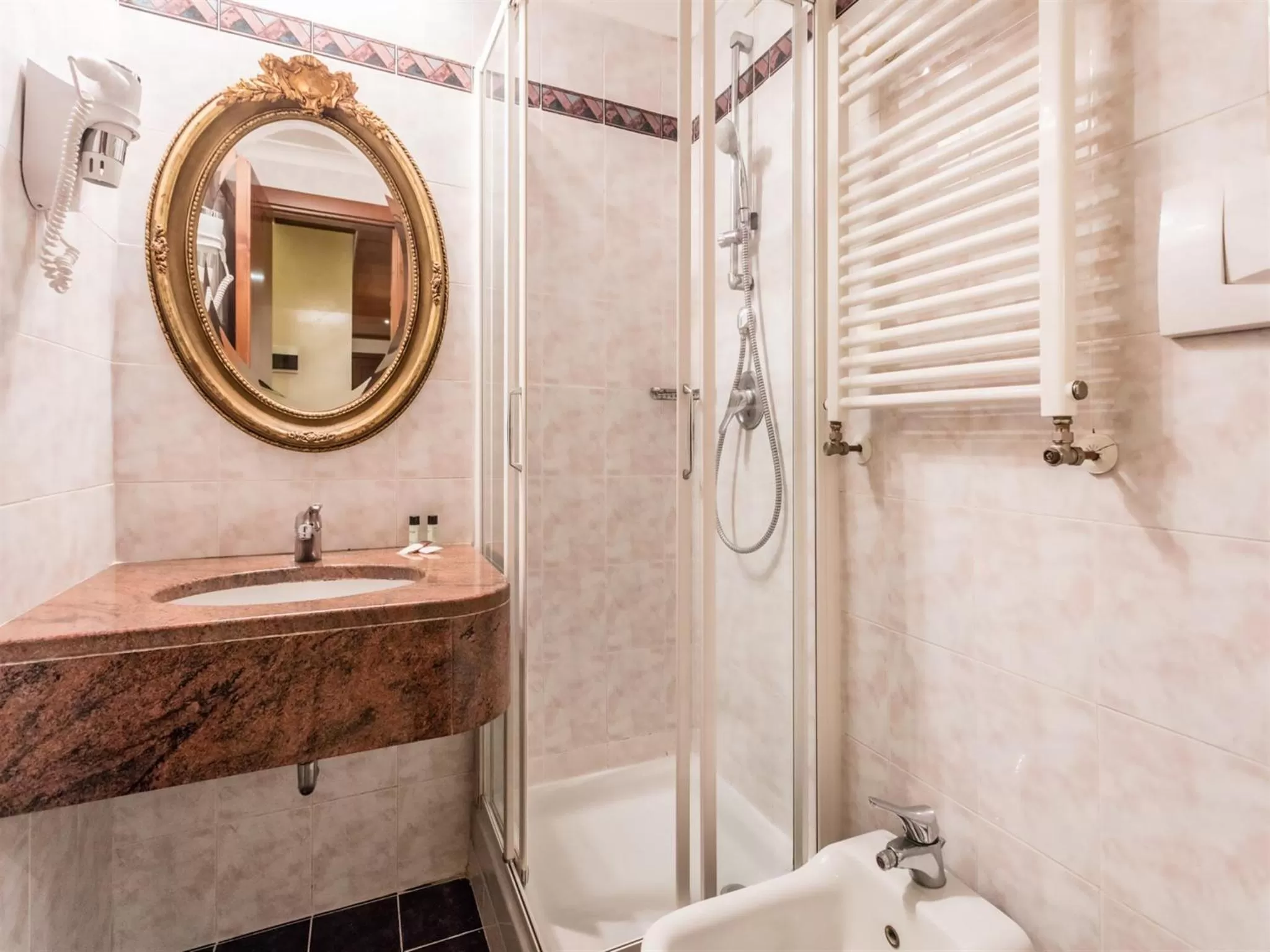 Bathroom in Raeli Hotel Archimede