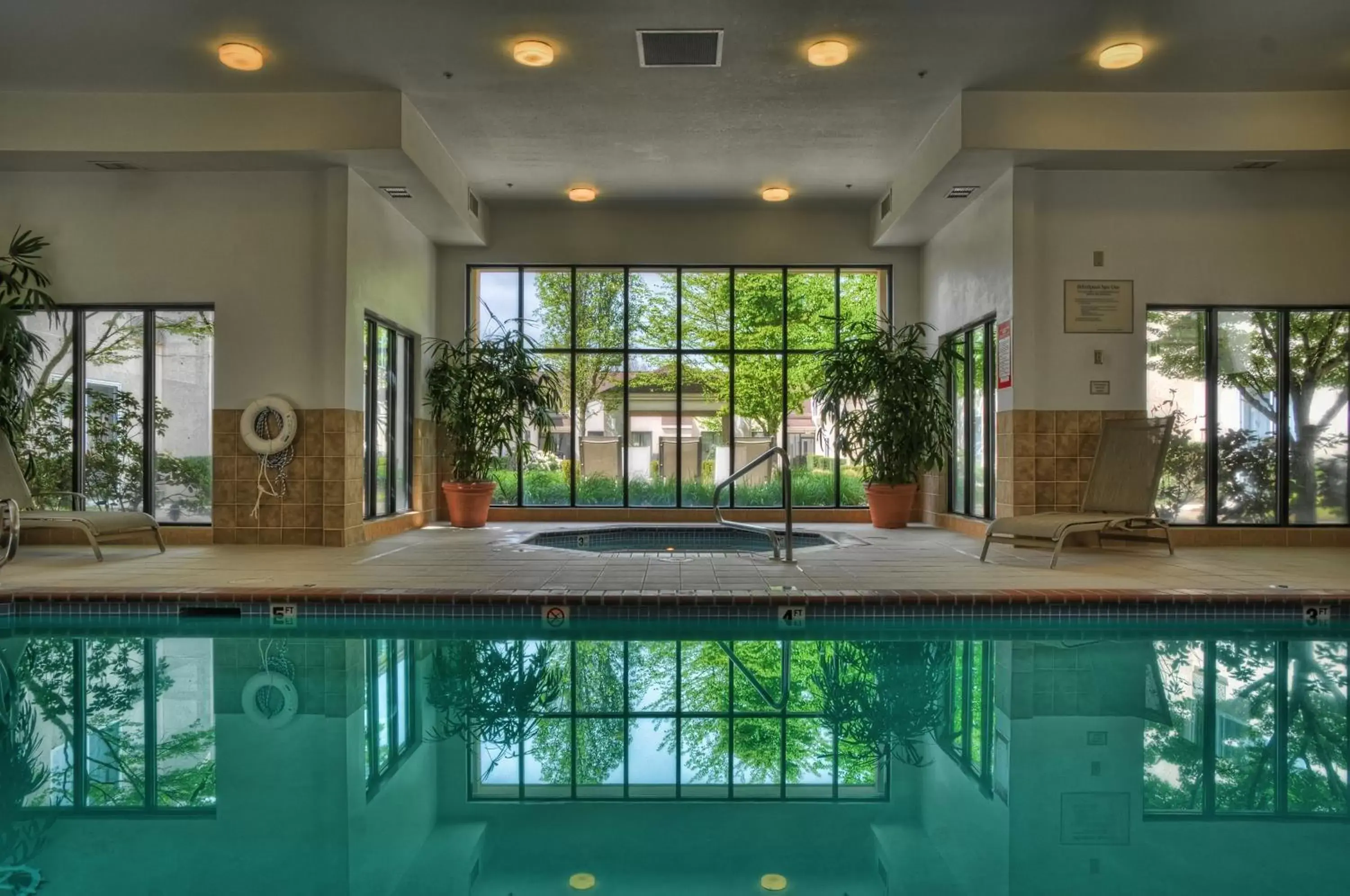 Pool view, Swimming Pool in Courtyard by Marriott Eugene Springfield
