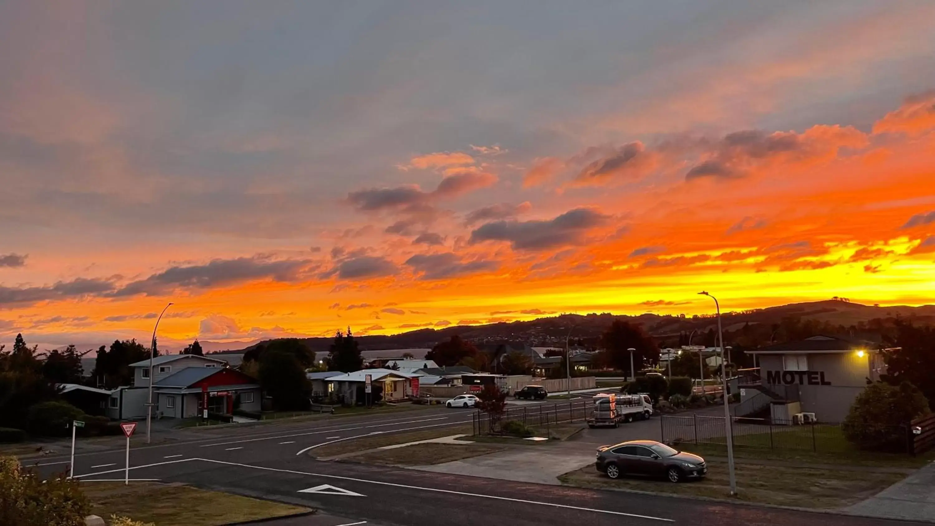 Sunset, Sunrise/Sunset in Chantillys Motor Lodge