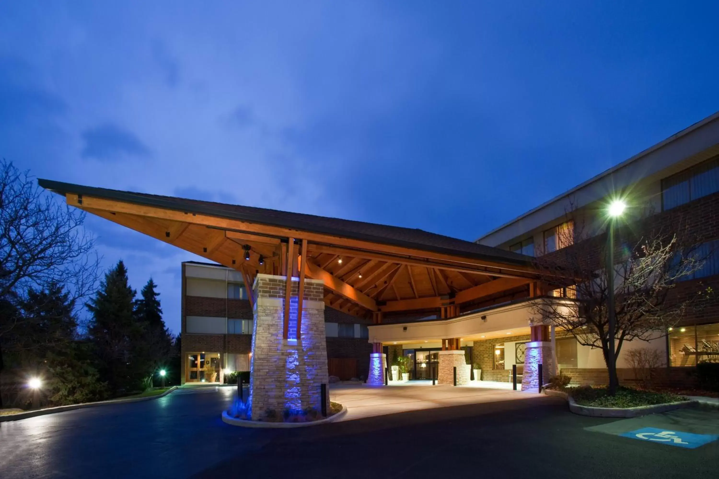 Property Building in Holiday Inn Express Chicago-Downers Grove, an IHG Hotel