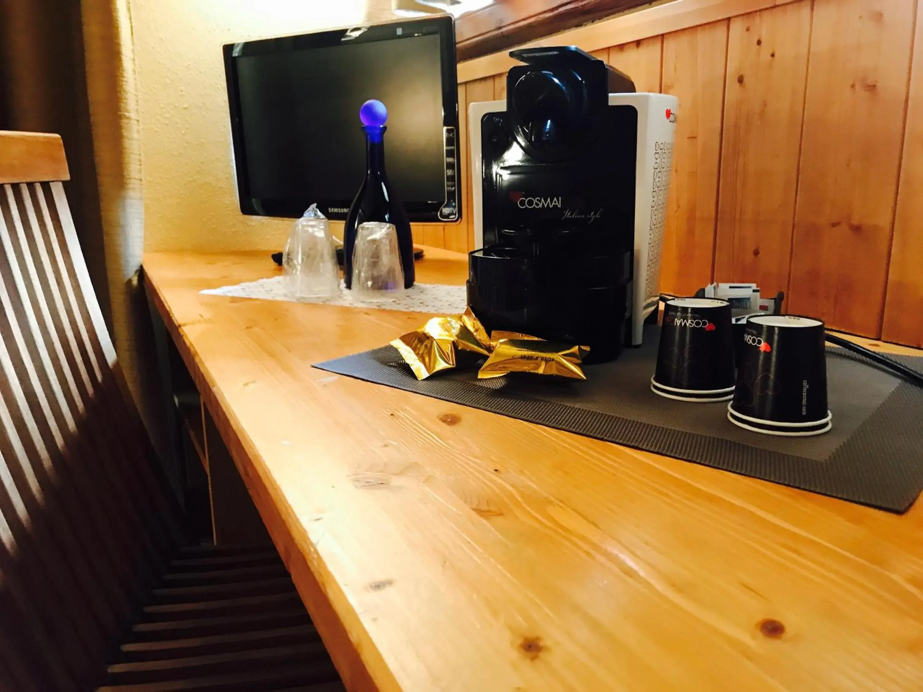 Coffee/tea facilities in Shatush Hotel