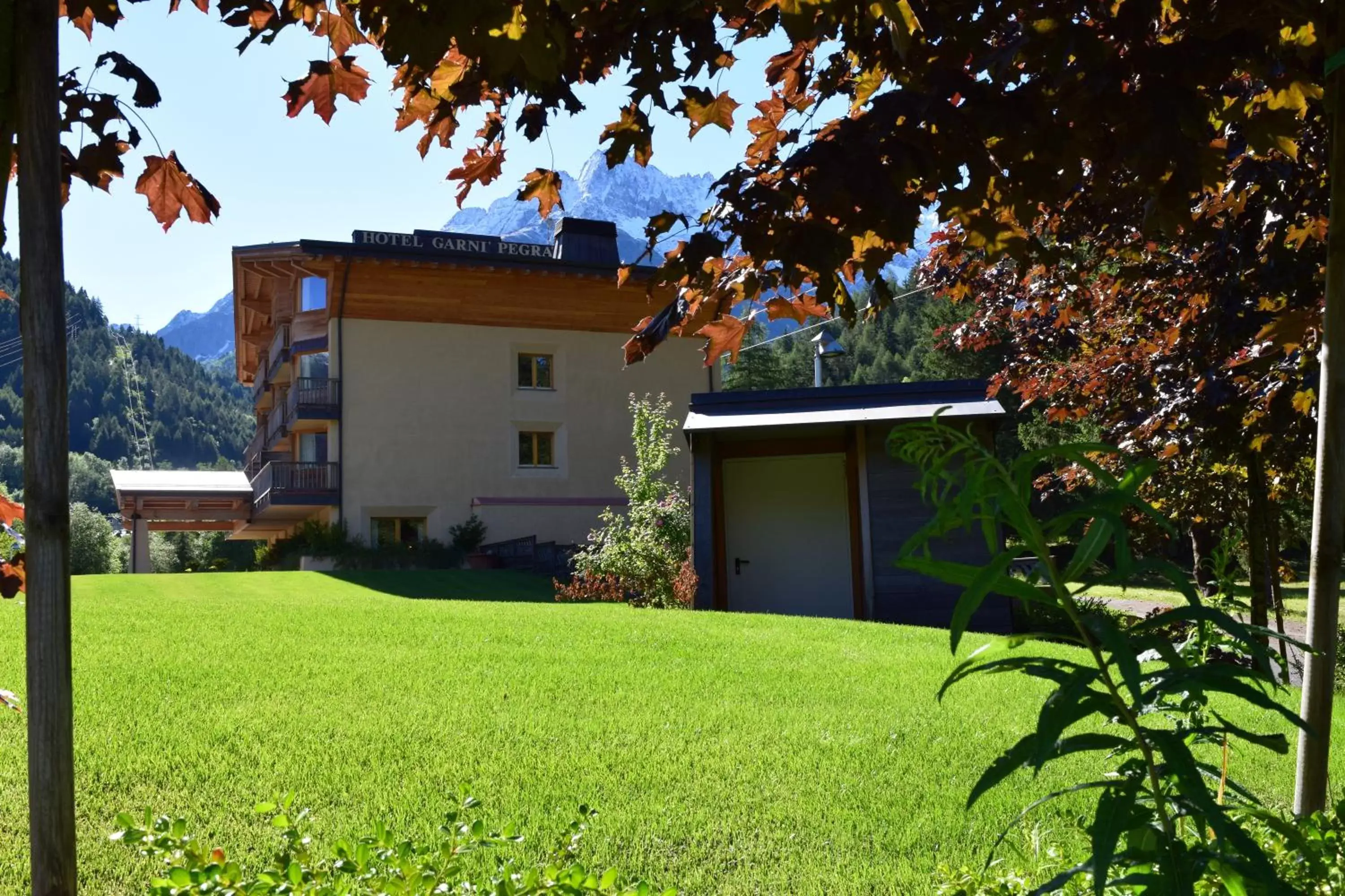 View (from property/room), Property Building in Hotel Garni Pegrà