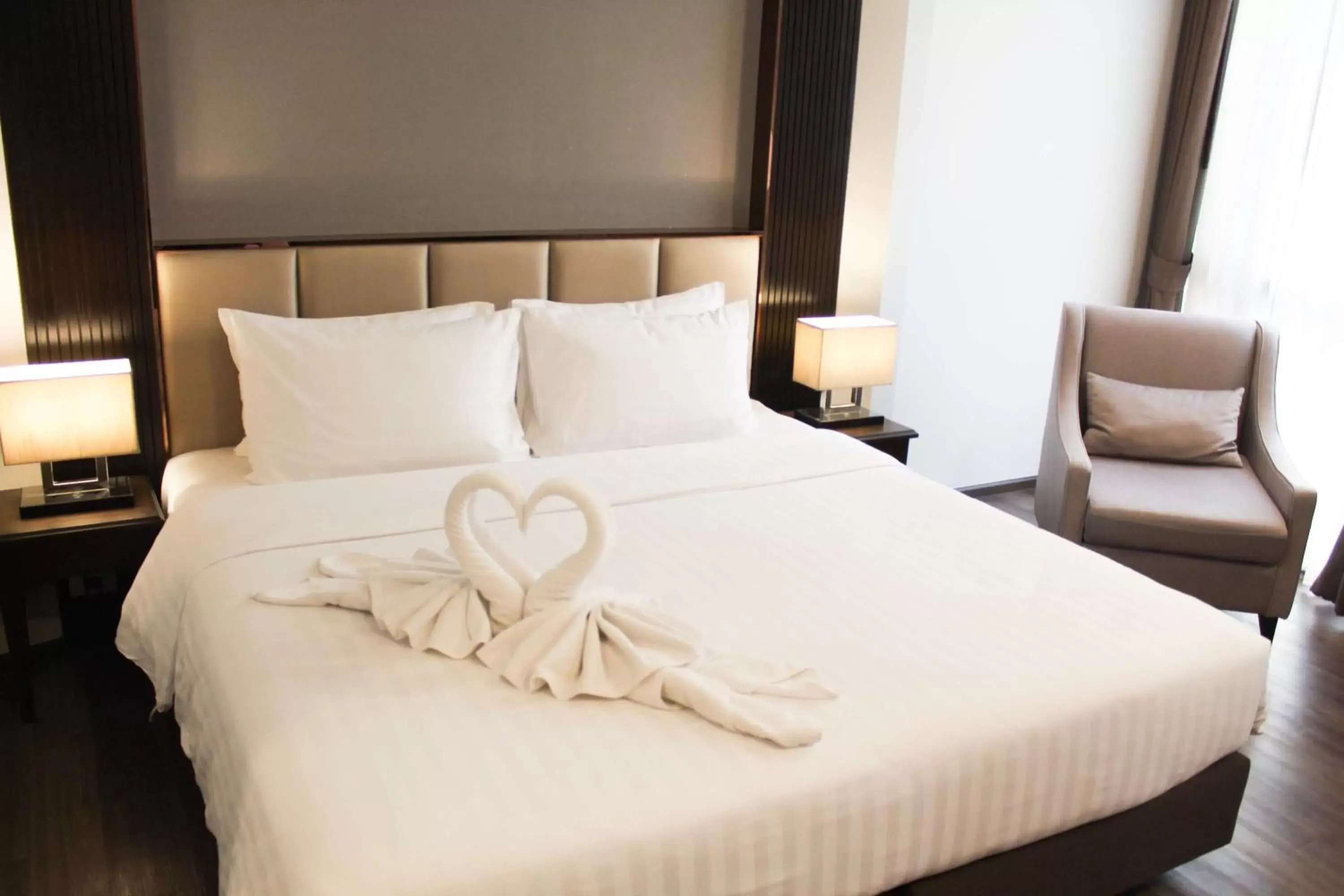 Bedroom, Bed in SureStay Plus Hotel by Best Western Sukhumvit 2