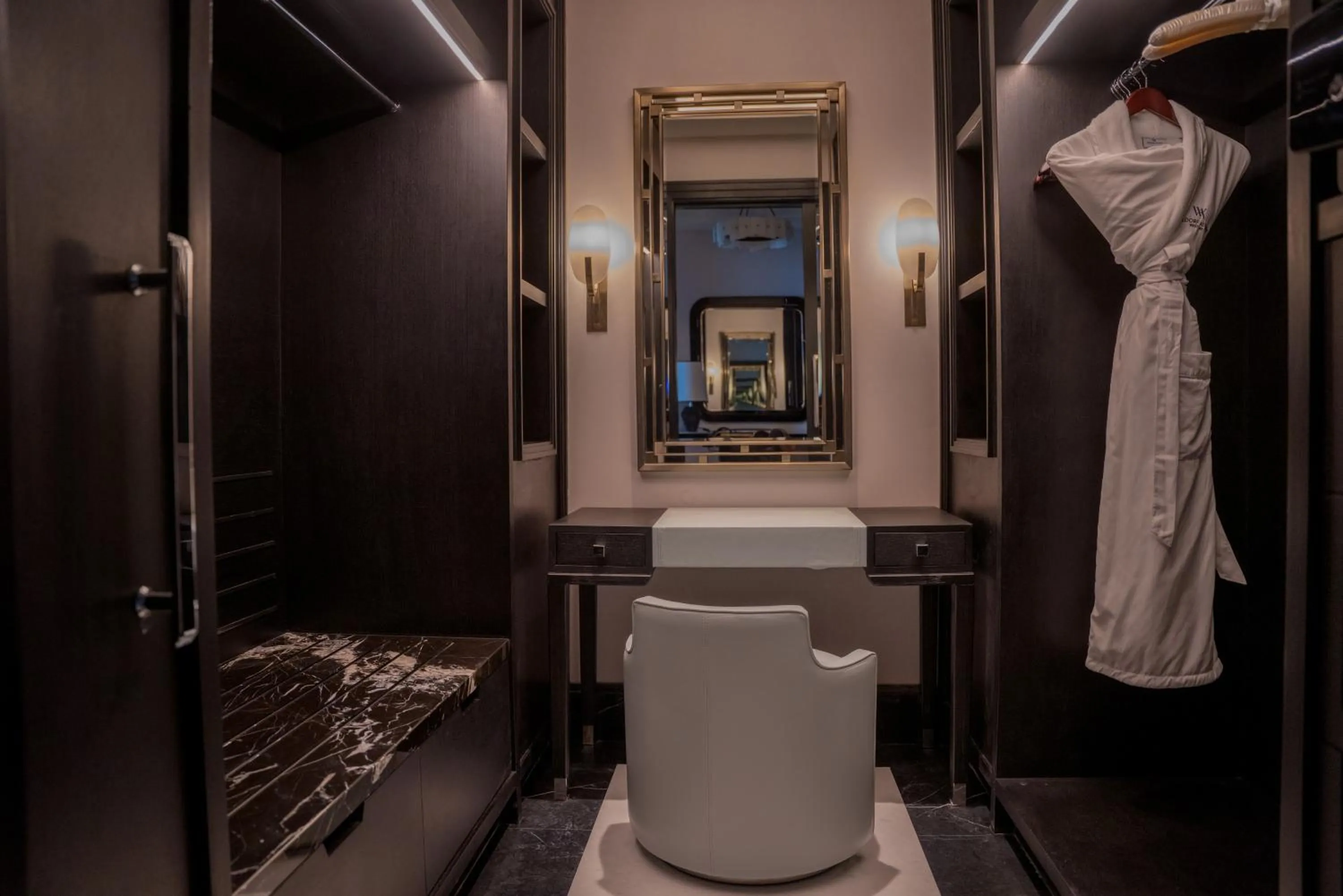 wardrobe in Waldorf Astoria Doha West Bay