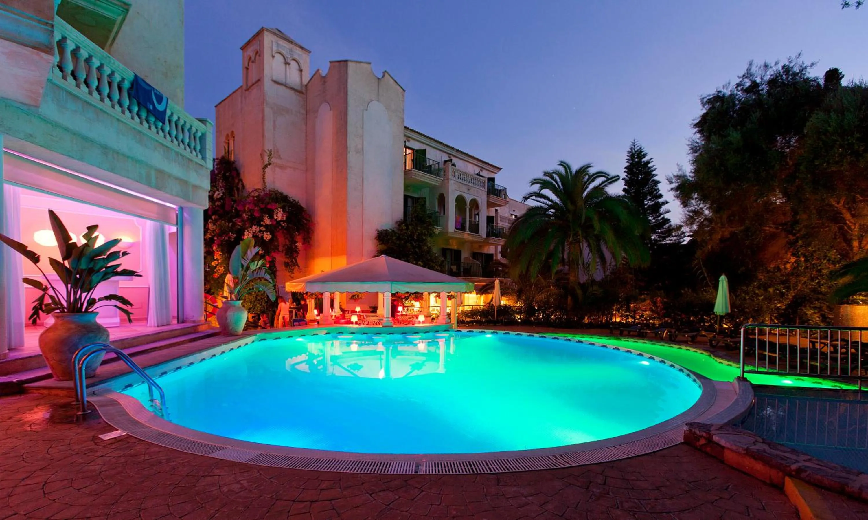 Swimming pool in Lago Garden Apart-Suites & Spa Hotel