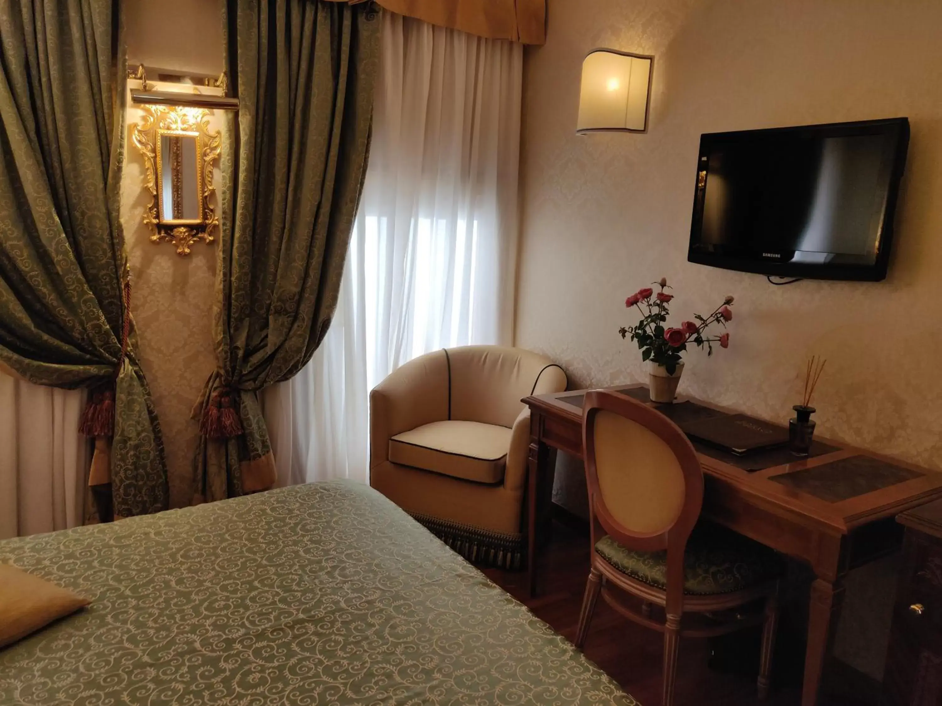 Bedroom, Bed in Hotel Ca' Marinella Bedroom, Bed in Hotel Ca' Marinella