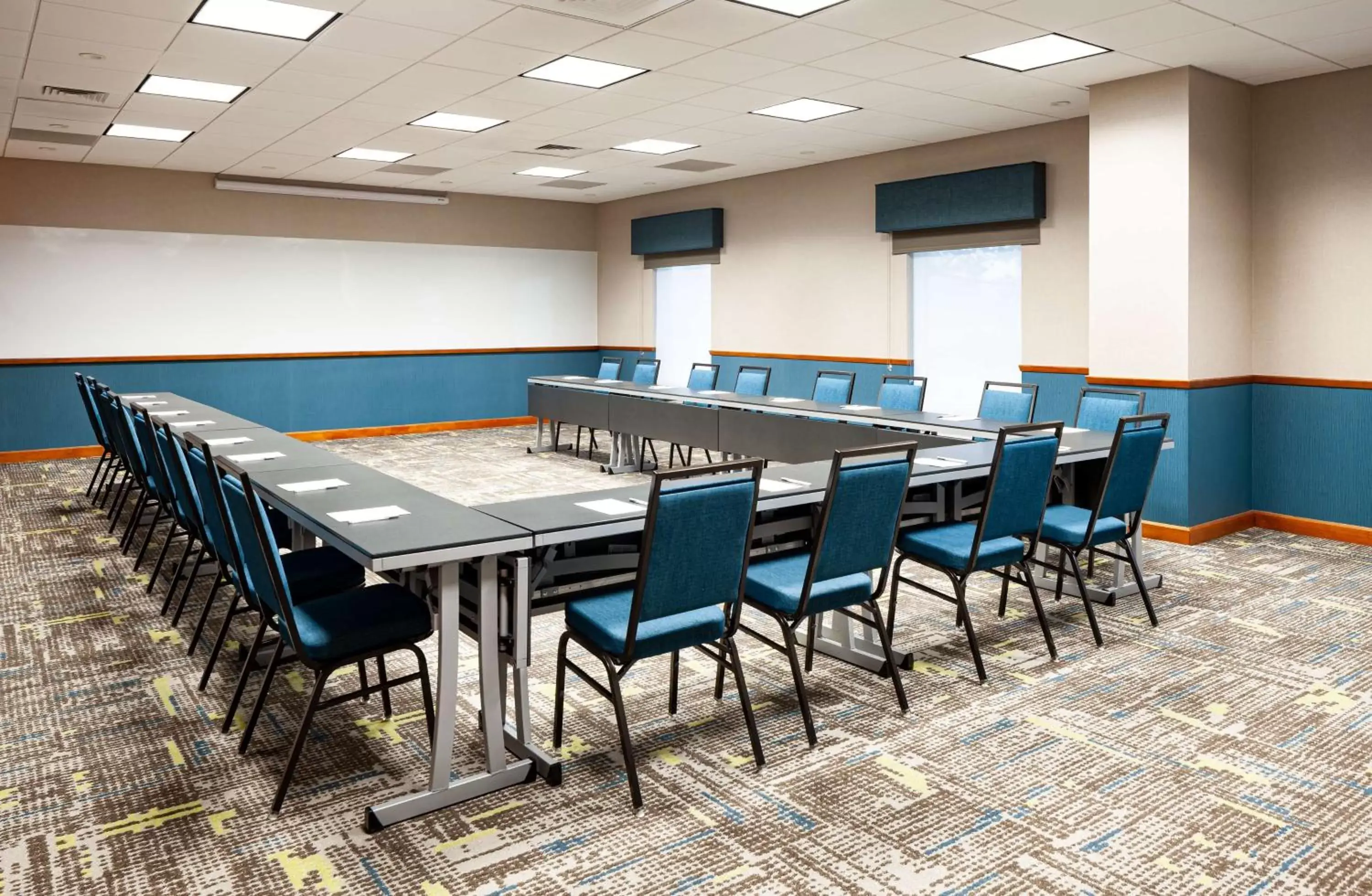 Meeting/conference room in Hampton Inn & Suites St. Louis at Forest Park
