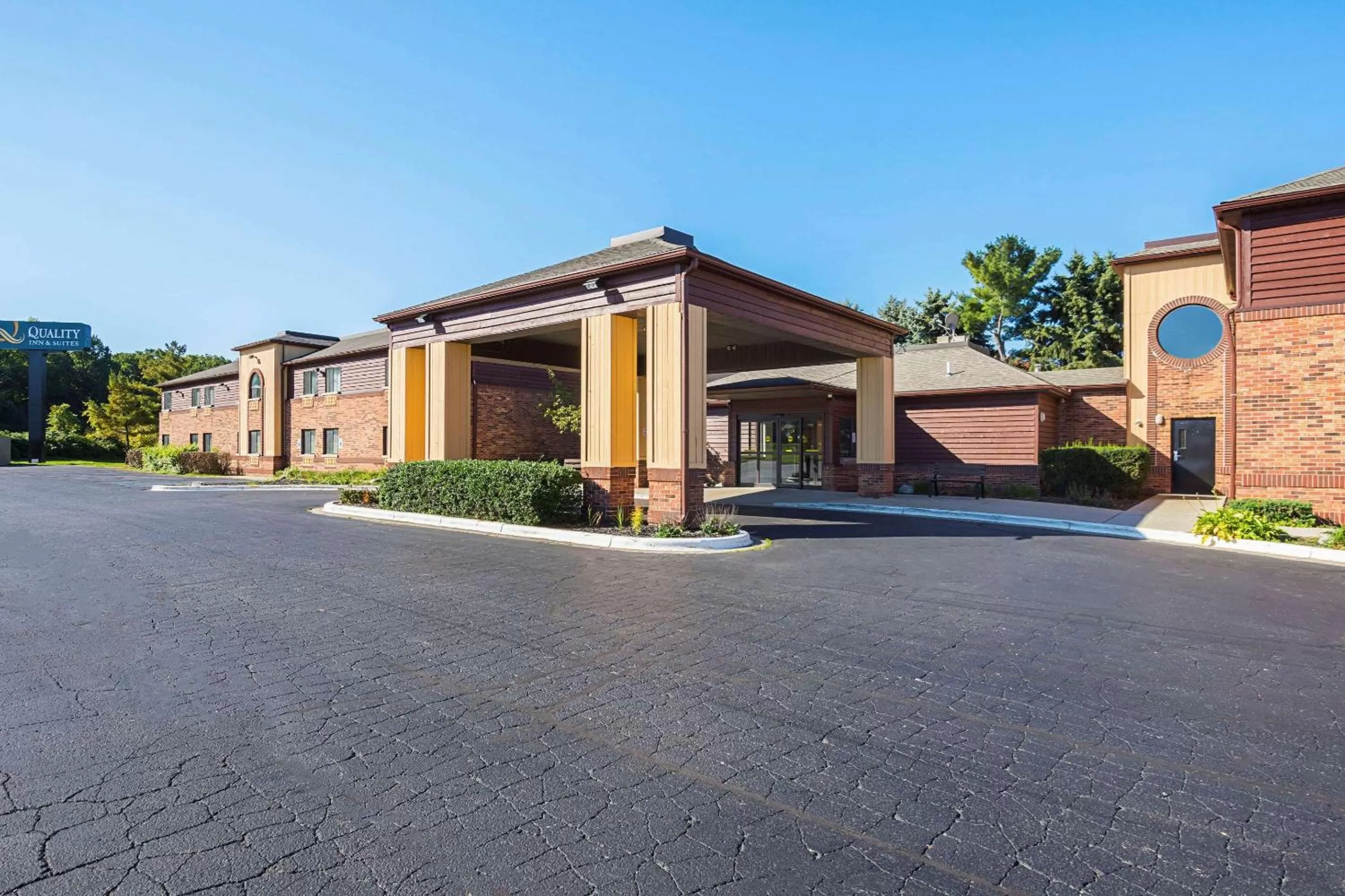 Property building in Quality Inn & Suites Holland