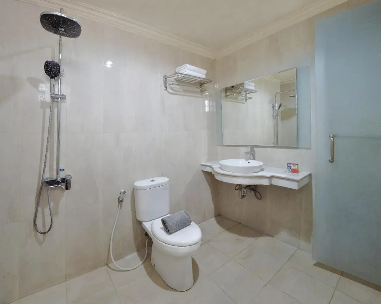Bathroom in Hotel Grand Rosela Yogyakarta