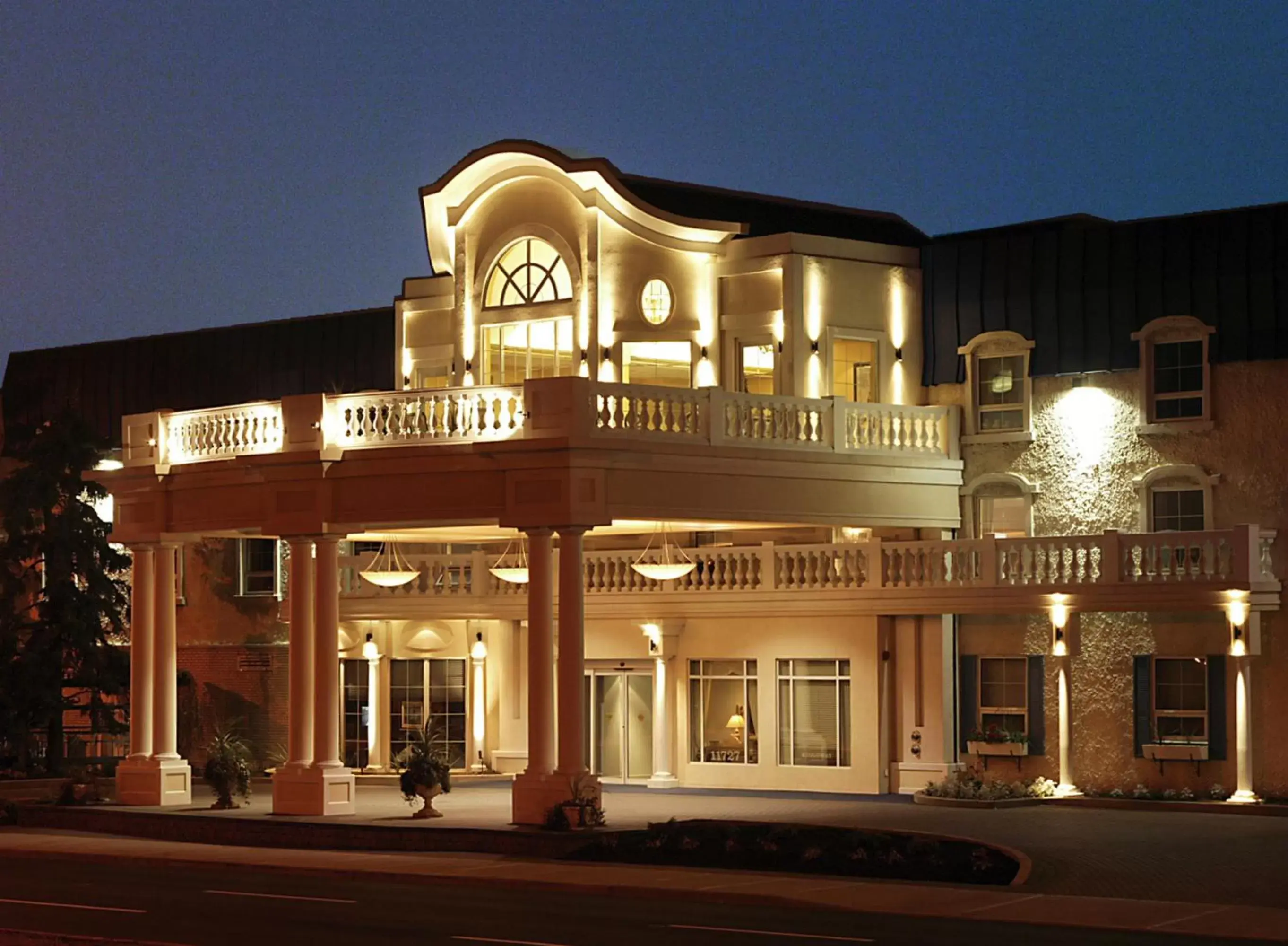 Facade/entrance, Property Building in Chateau Louis Hotel & Conference Centre