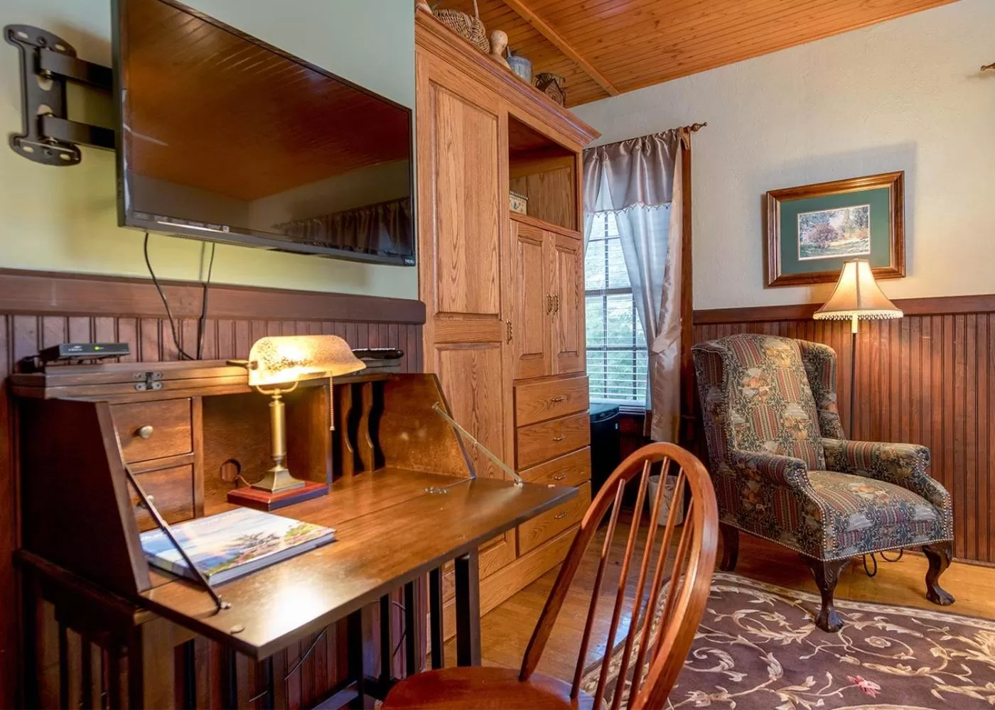 Seating area in Highland Lake Inn & Resort - Flat Rock