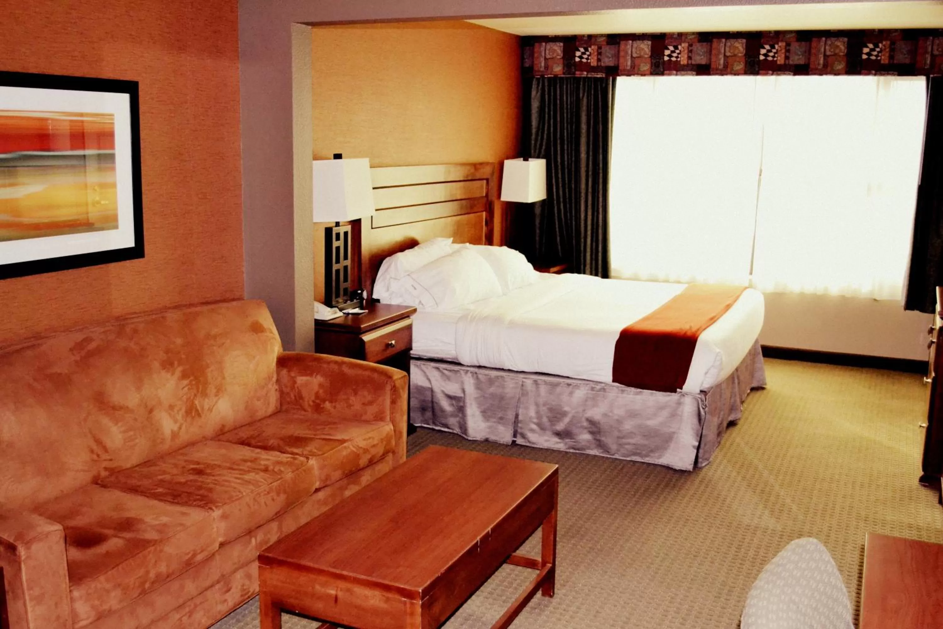 Photo of the whole room, Bed in Holiday Inn Express & Suites Bozeman West by IHG