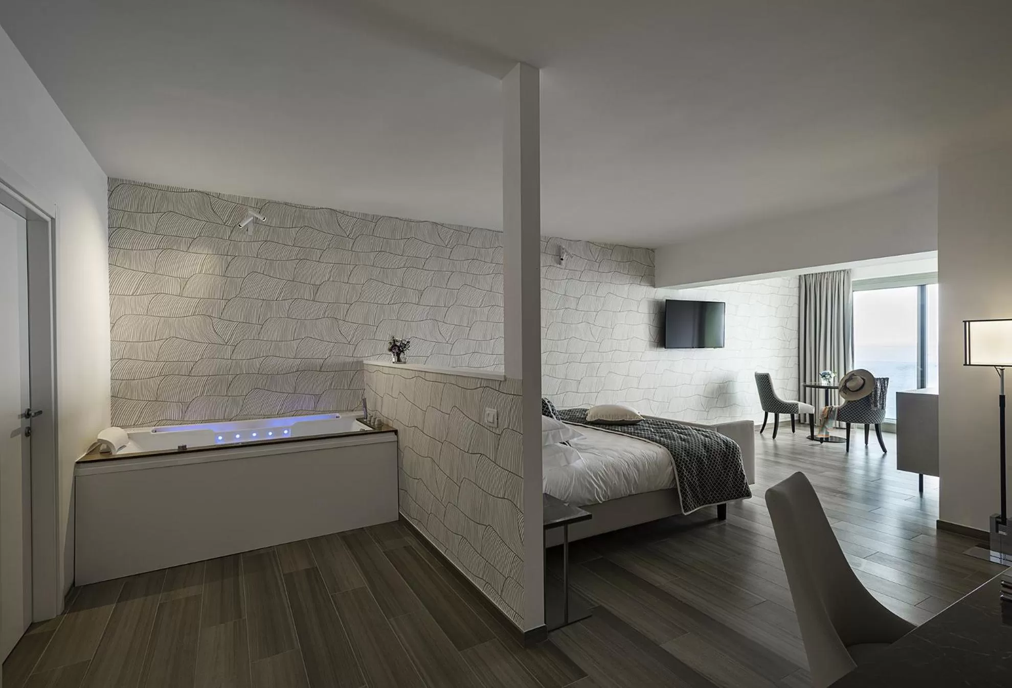 Hot Tub, Bed in Sublimis Boutique Hotel Adults-Only