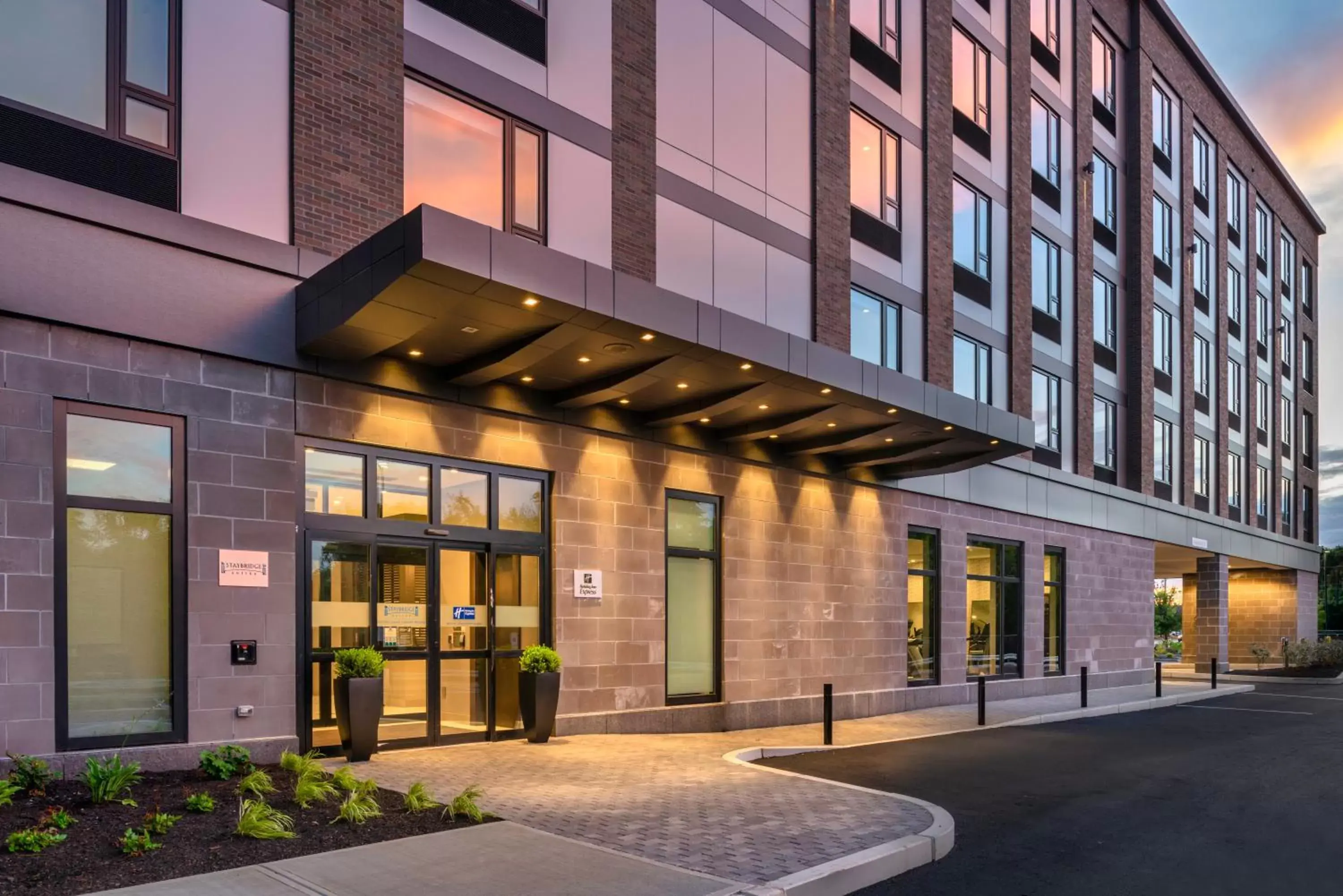 Property Building in Holiday Inn Express - Boston Logan Airport - Revere, an IHG Hotel